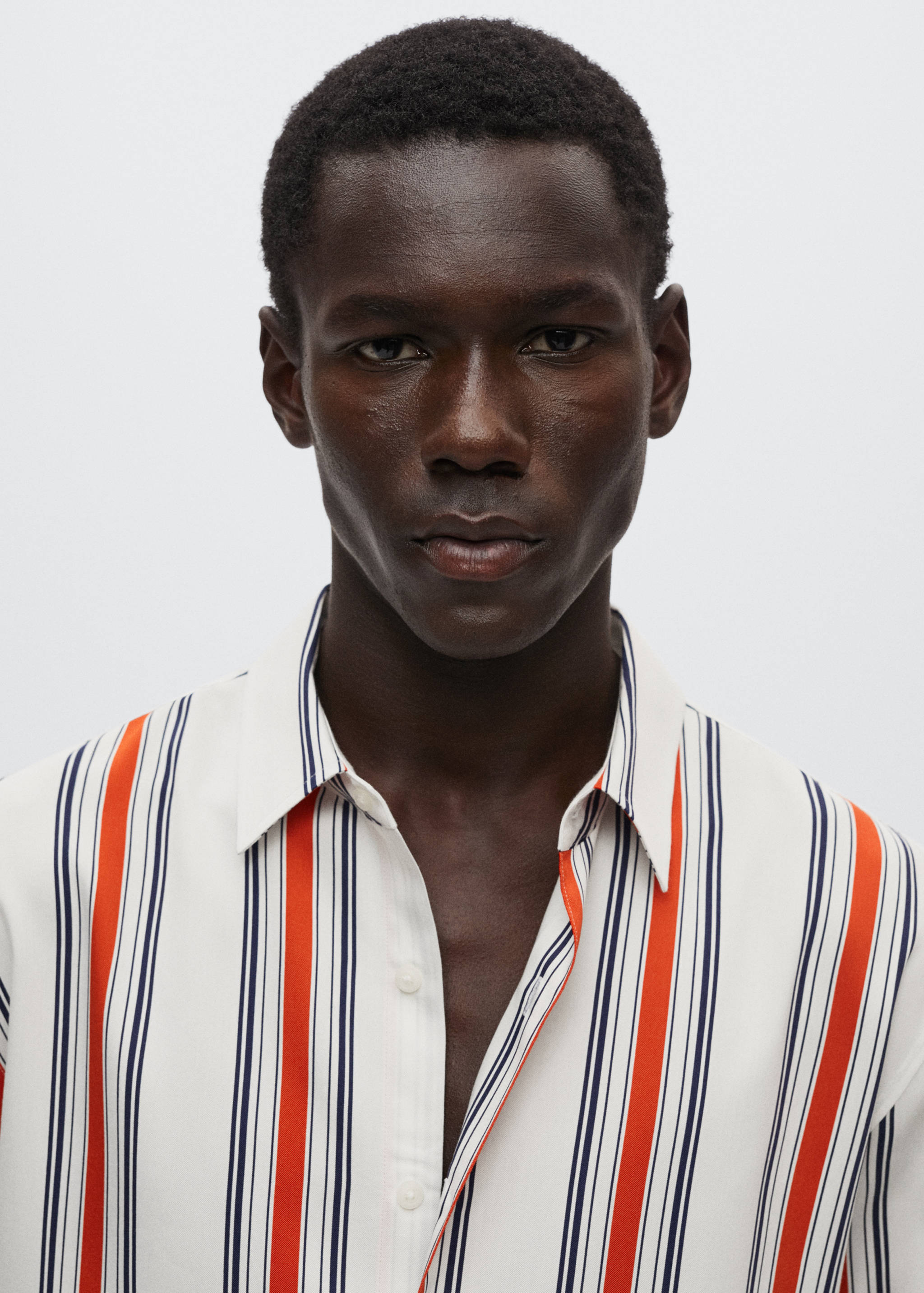 Fließendes Streifenhemd - Detail des Artikels 1