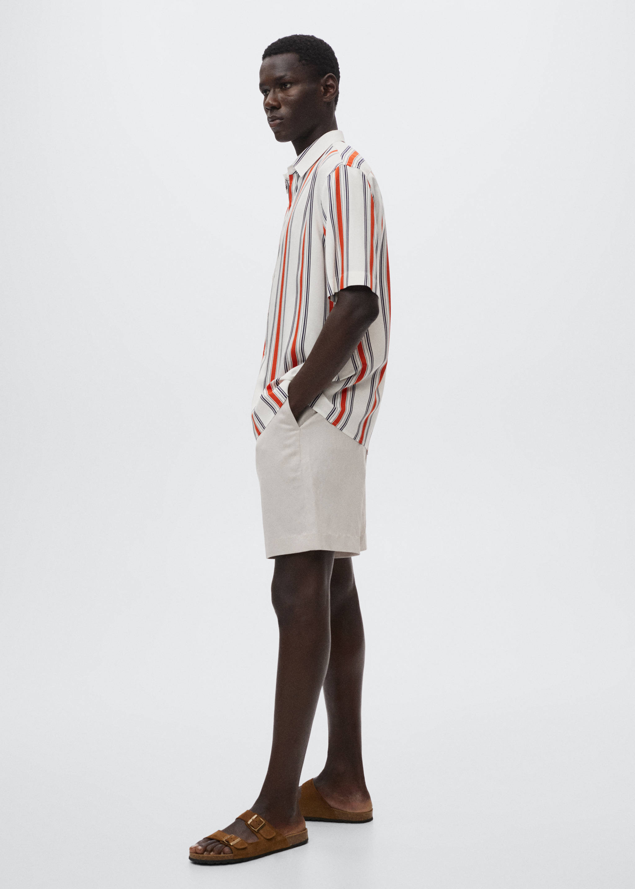 Fließendes Streifenhemd - Detail des Artikels 2