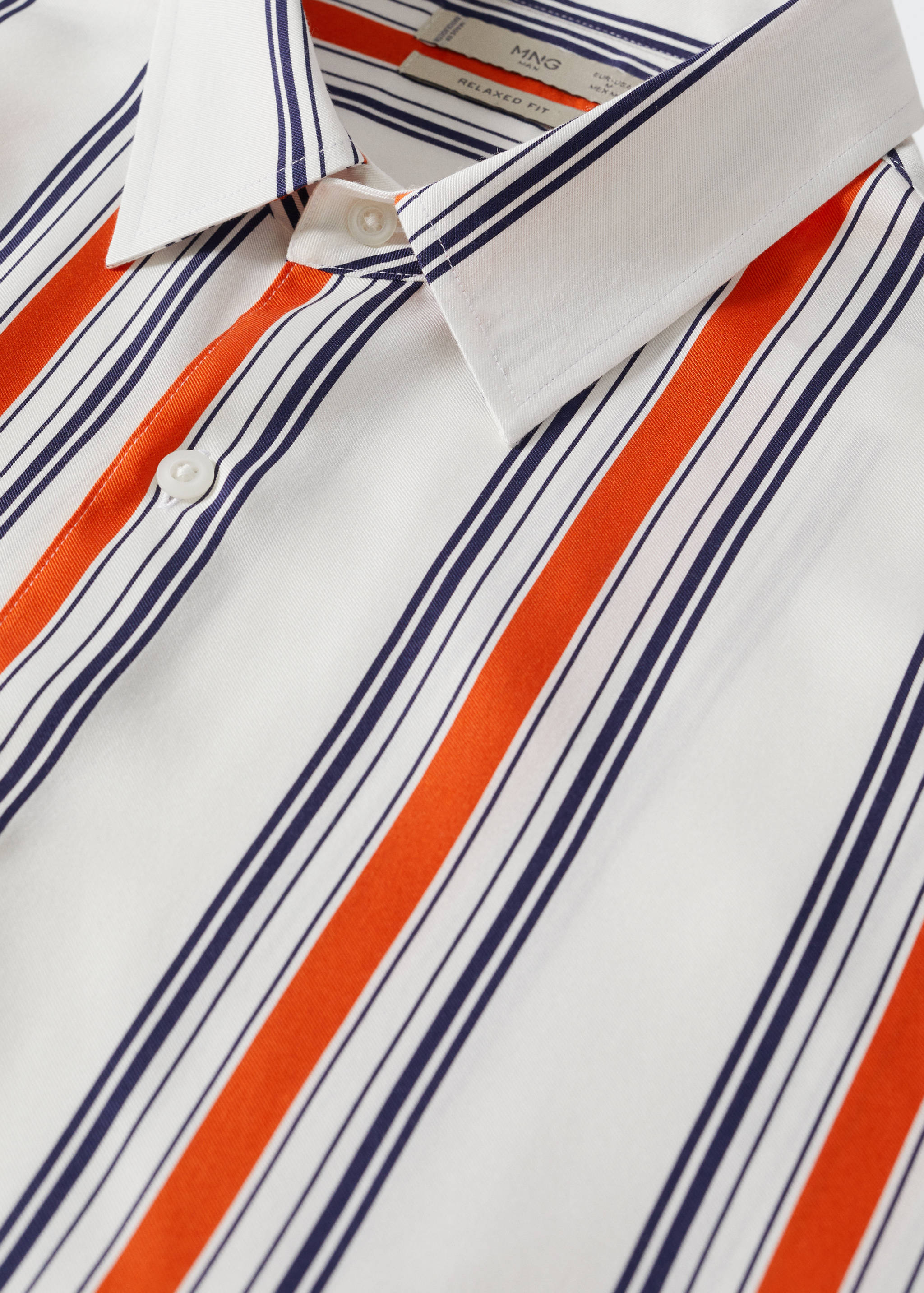 Fließendes Streifenhemd - Detail des Artikels 8