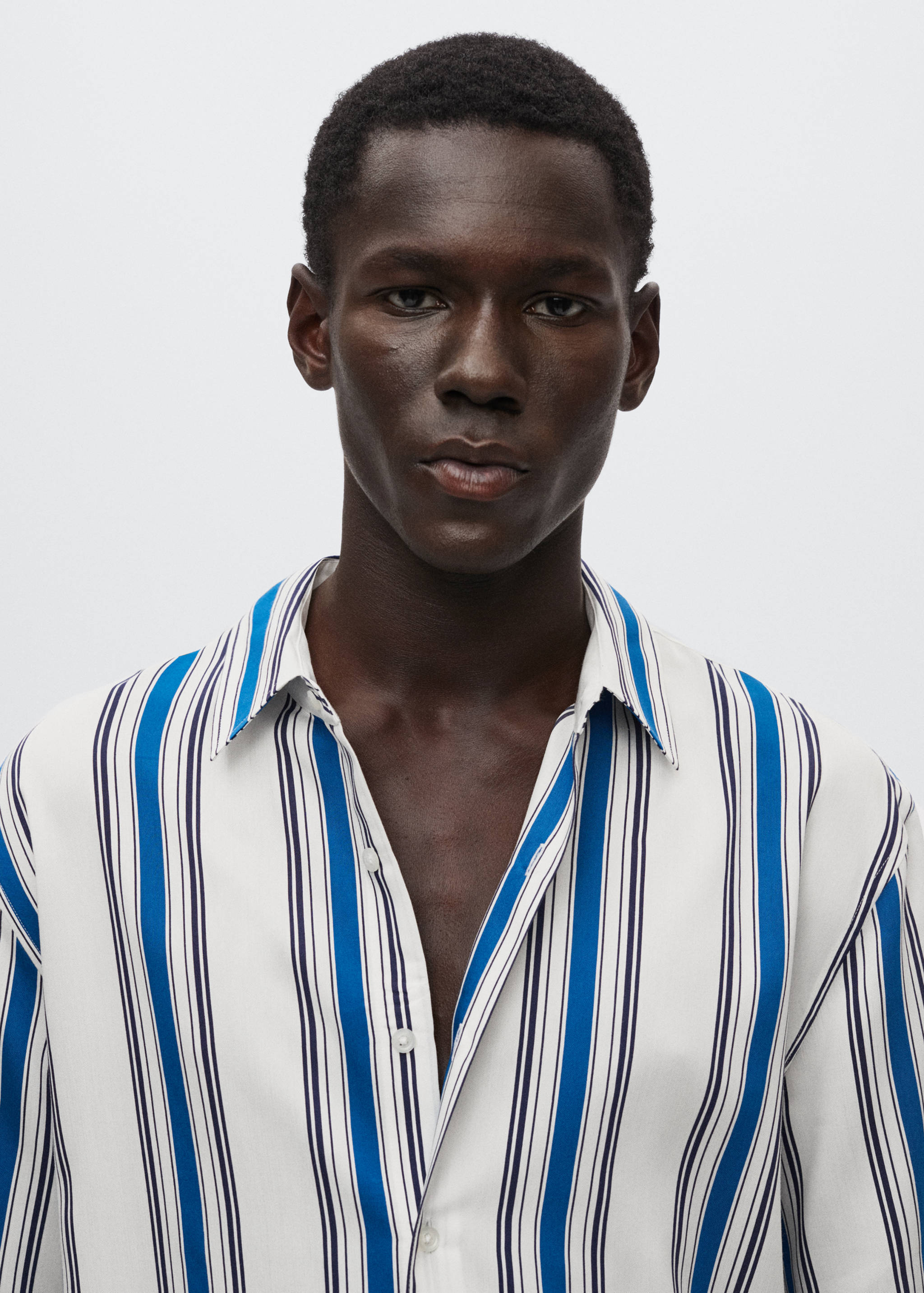 Fließendes Streifenhemd - Detail des Artikels 1