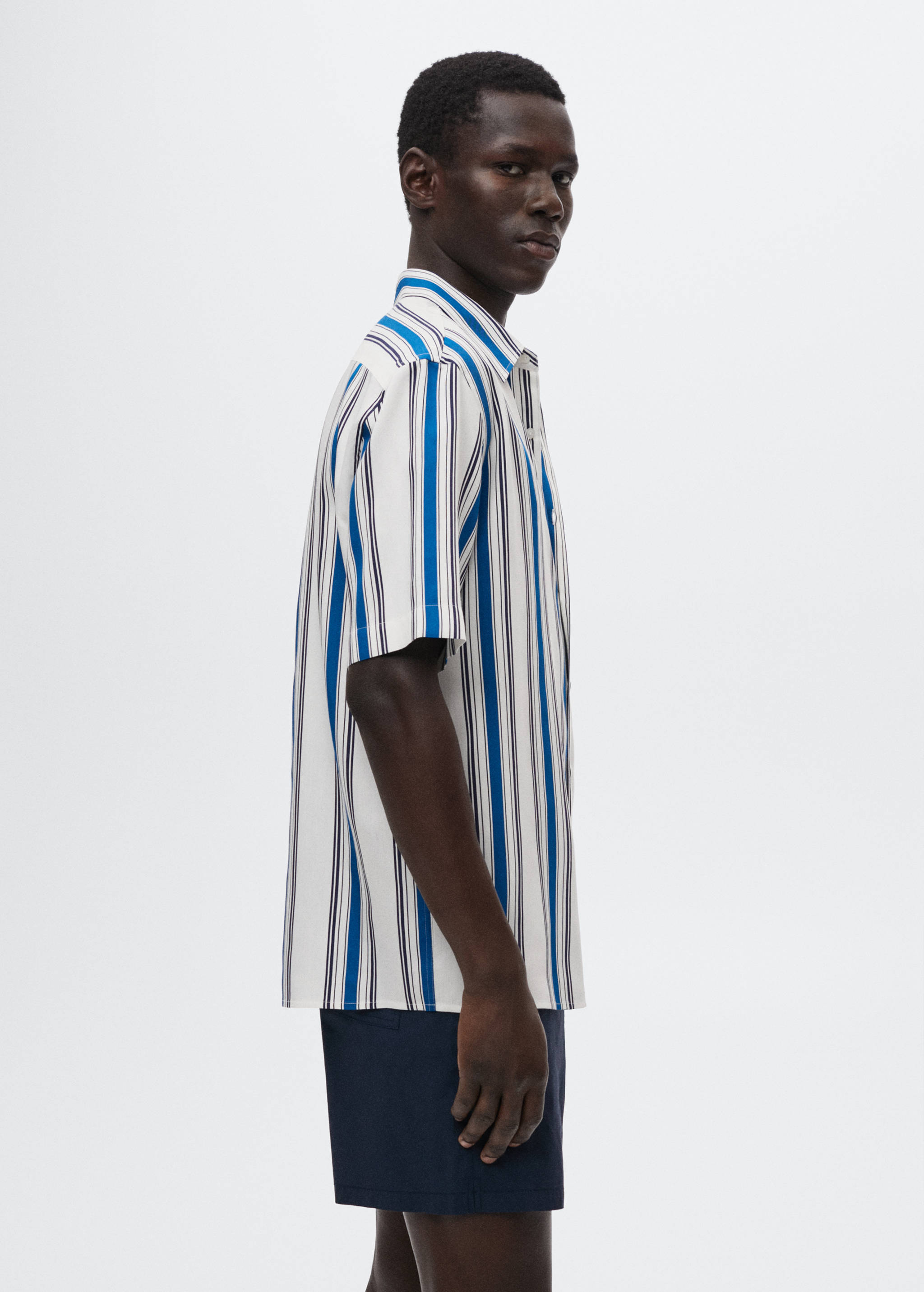 Fließendes Streifenhemd - Detail des Artikels 2