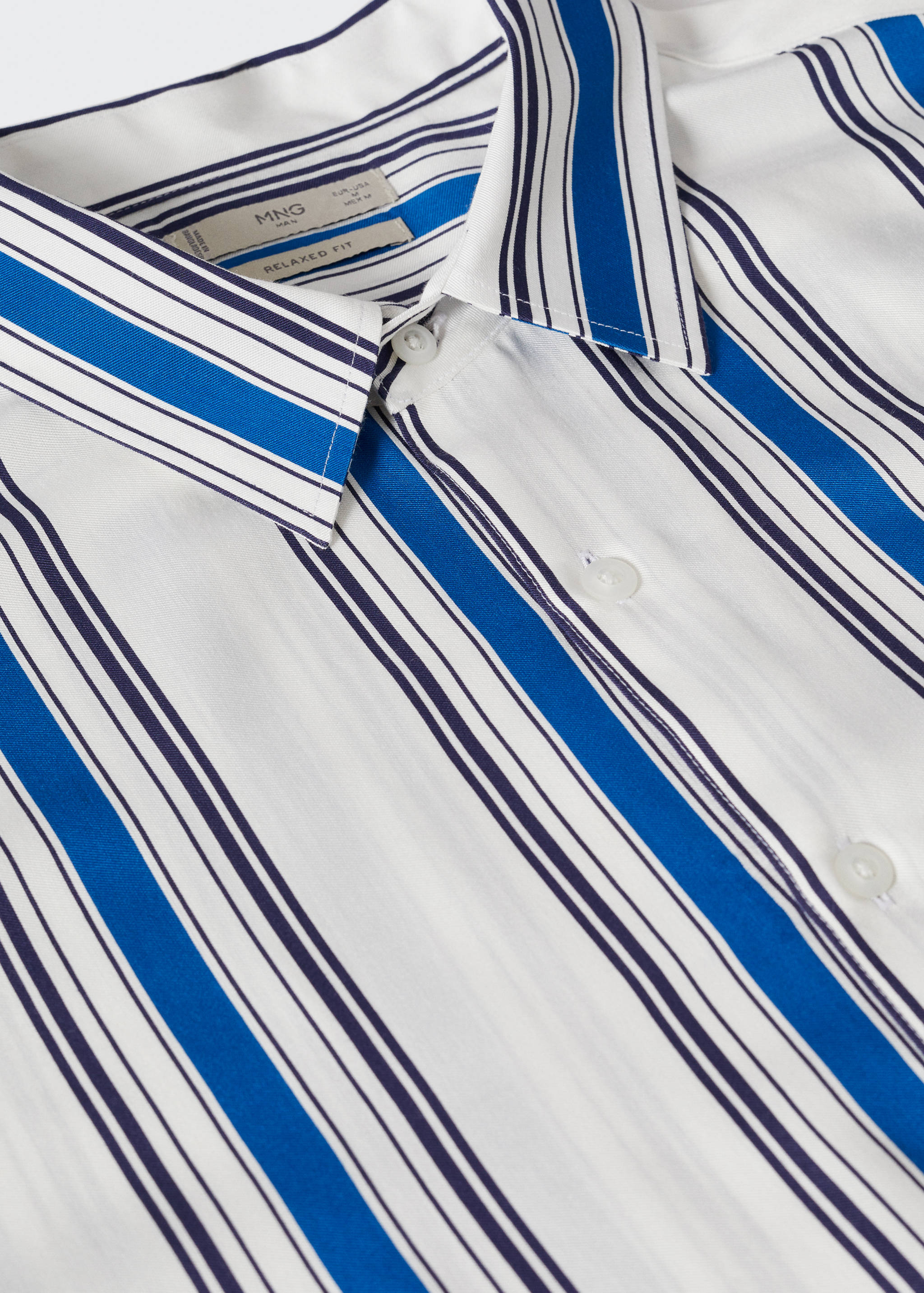 Fließendes Streifenhemd - Detail des Artikels 8