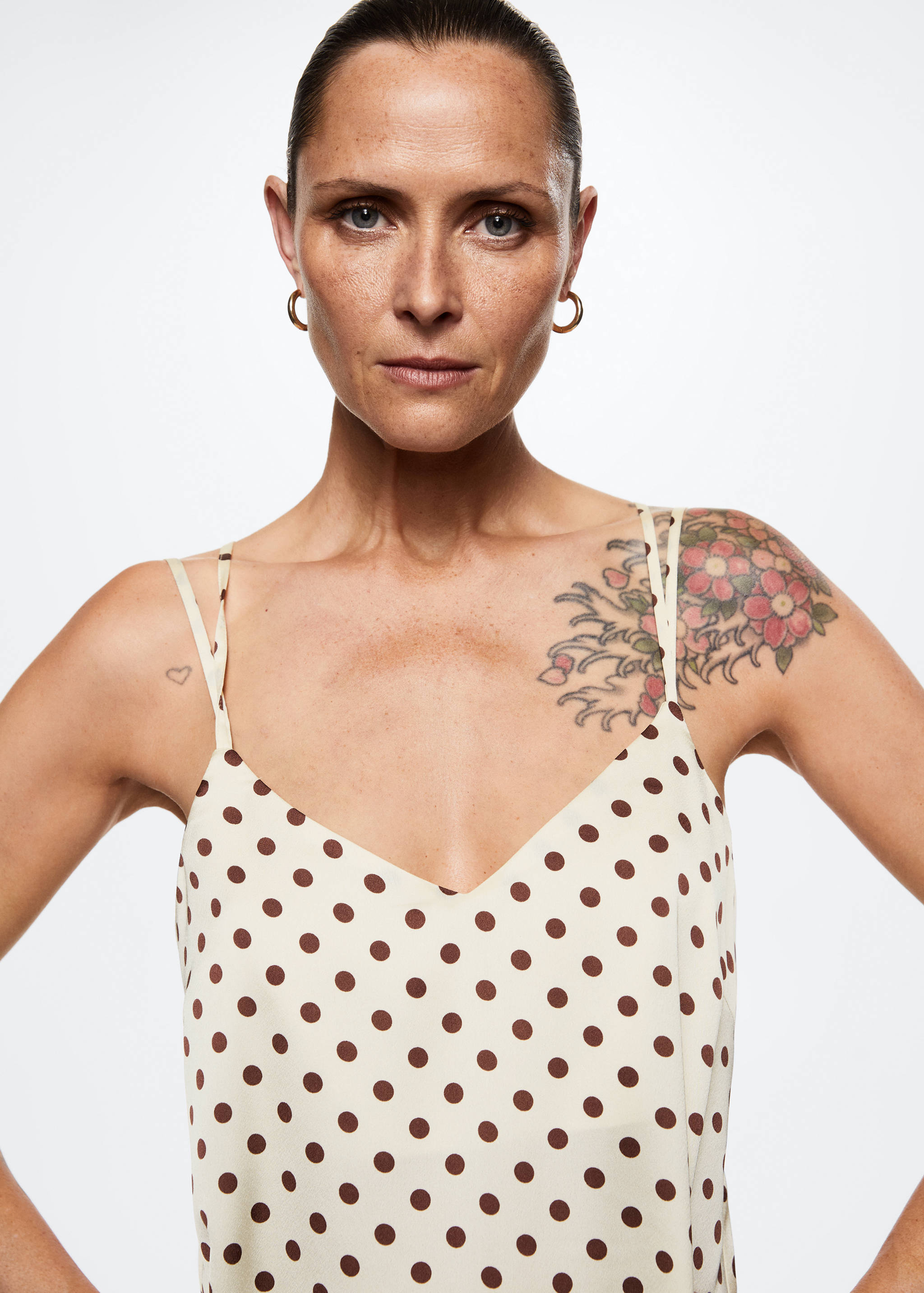 Satiniertes Kleid mit Polka Dots - Detail des Artikels 1