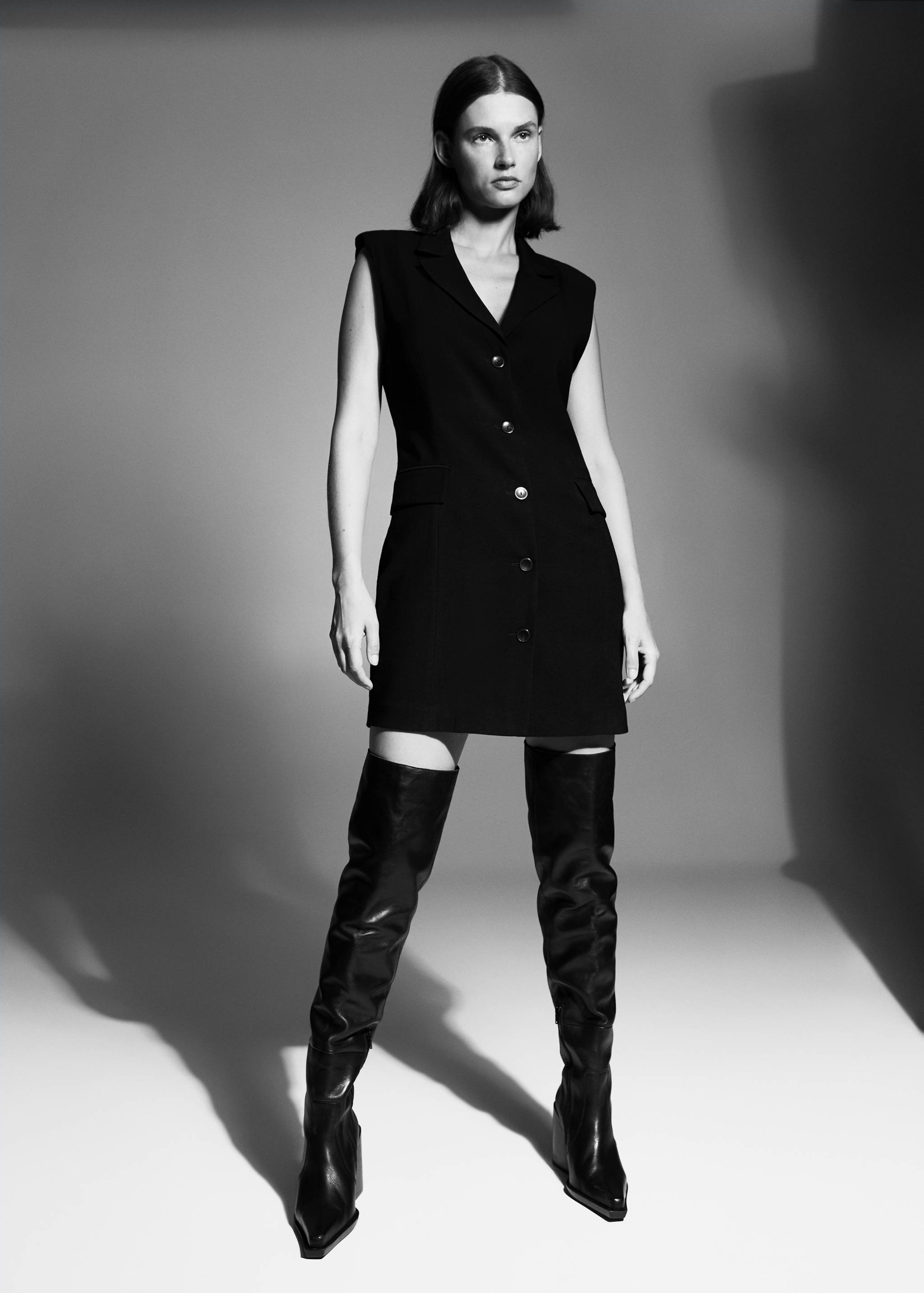 Kleid mit rückseitigem Zierausschnitt - Detail des Artikels 2