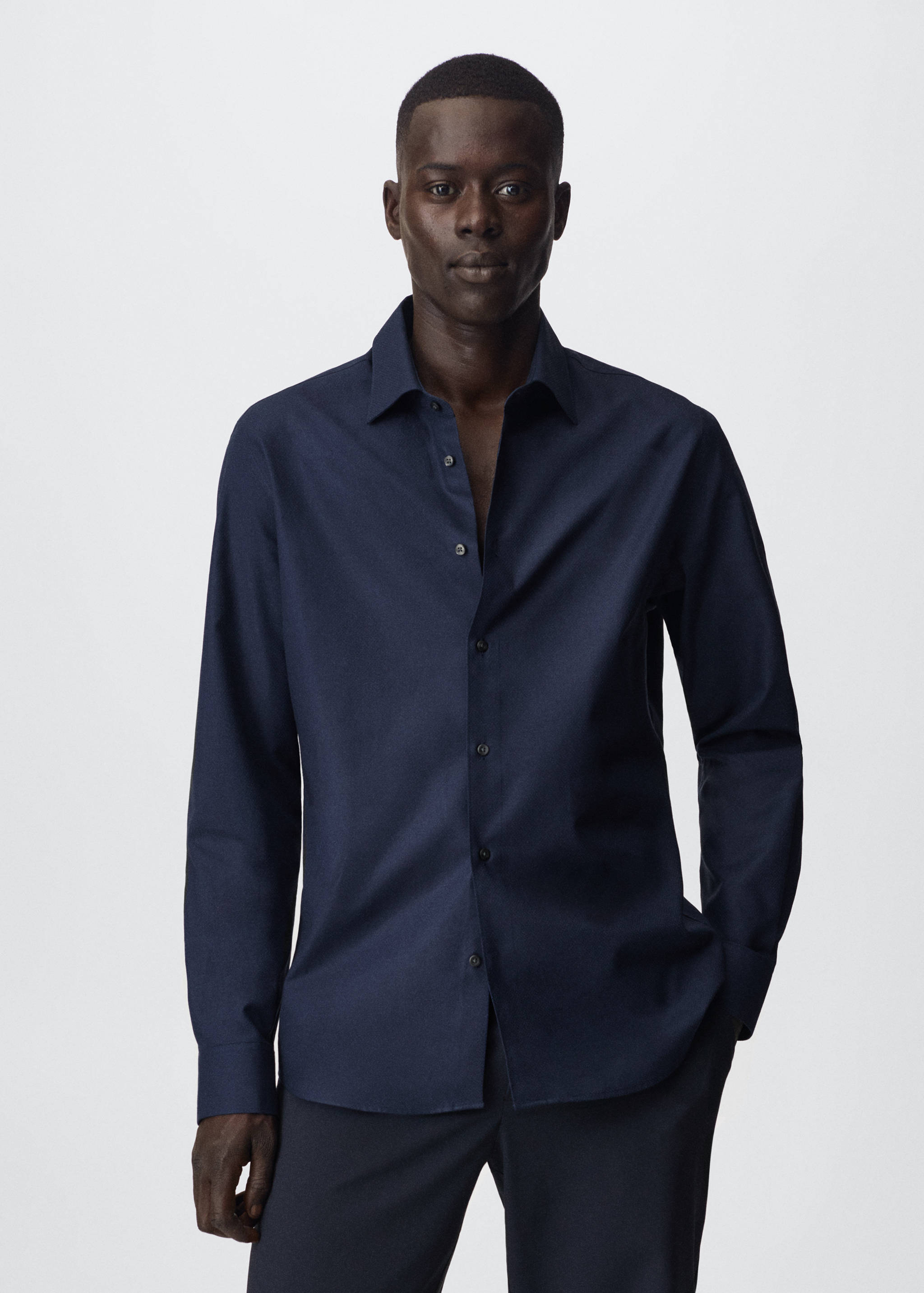 Slim Fit-Hemd aus Baumwolle - Mittlere Ansicht