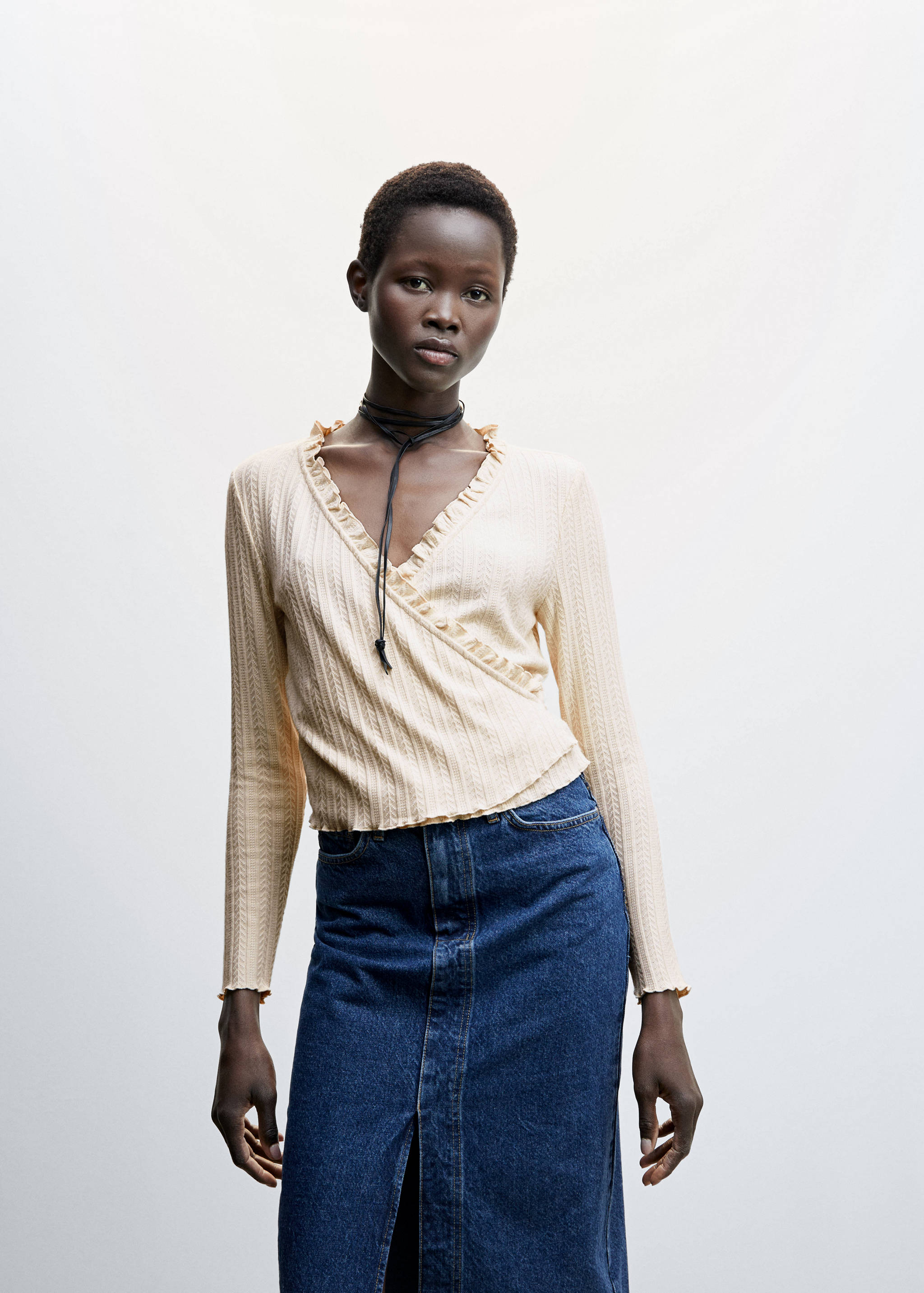 T-shirt croisé nœud - Plan moyen