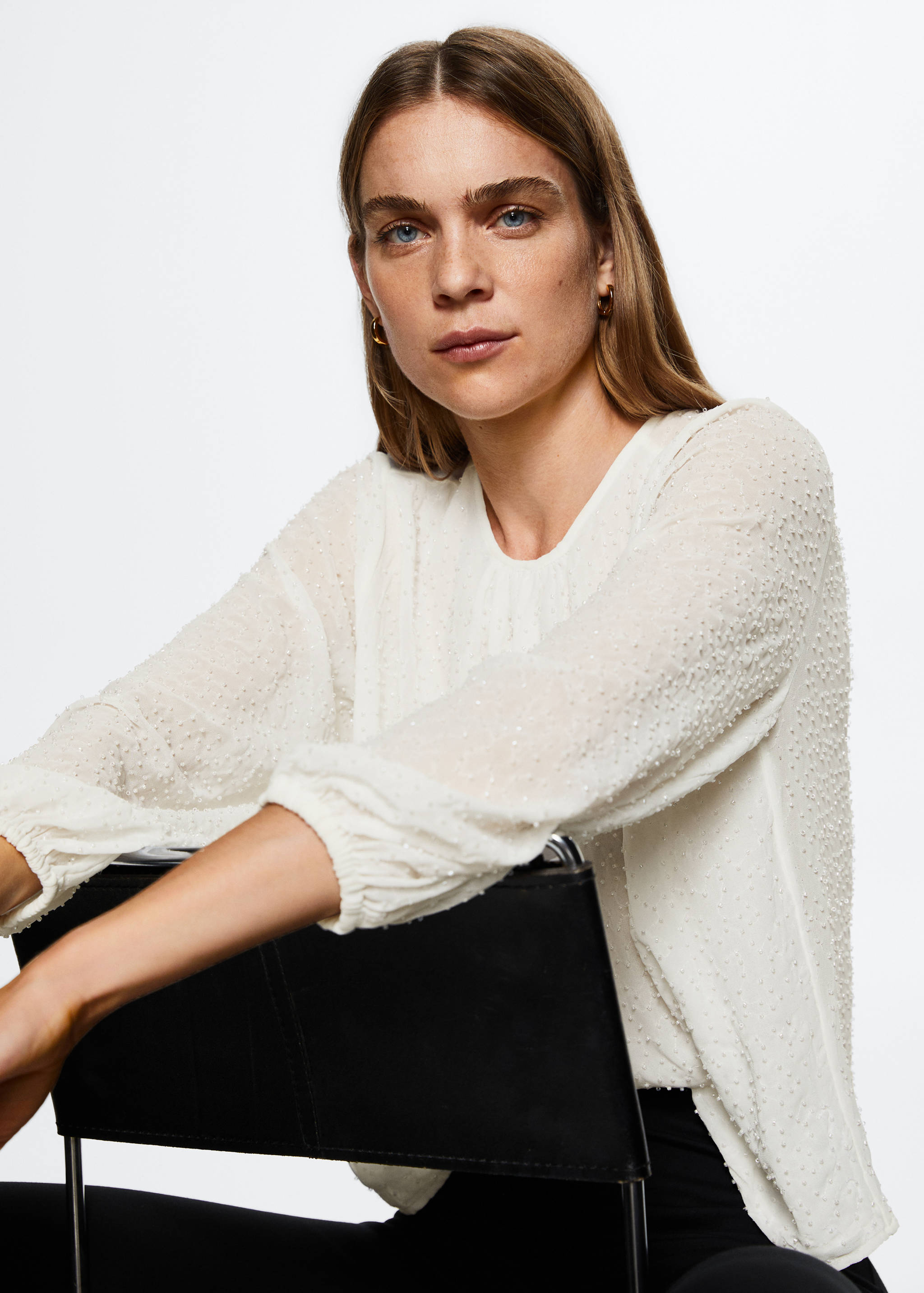 Bluse mit Perlenverzierung - Detail des Artikels 2