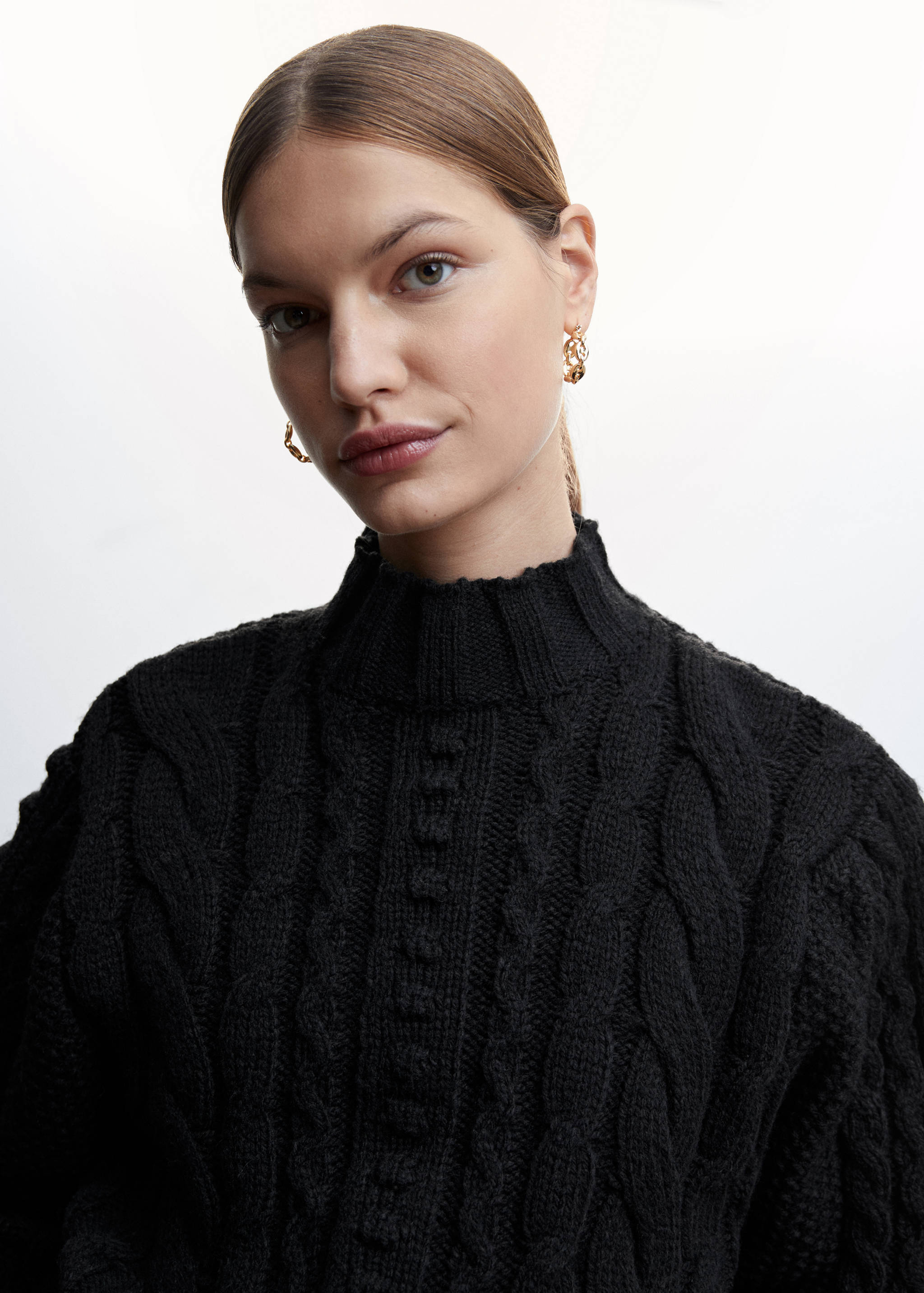 Rollkragenpullover mit Zopfmuster - Detail des Artikels 3