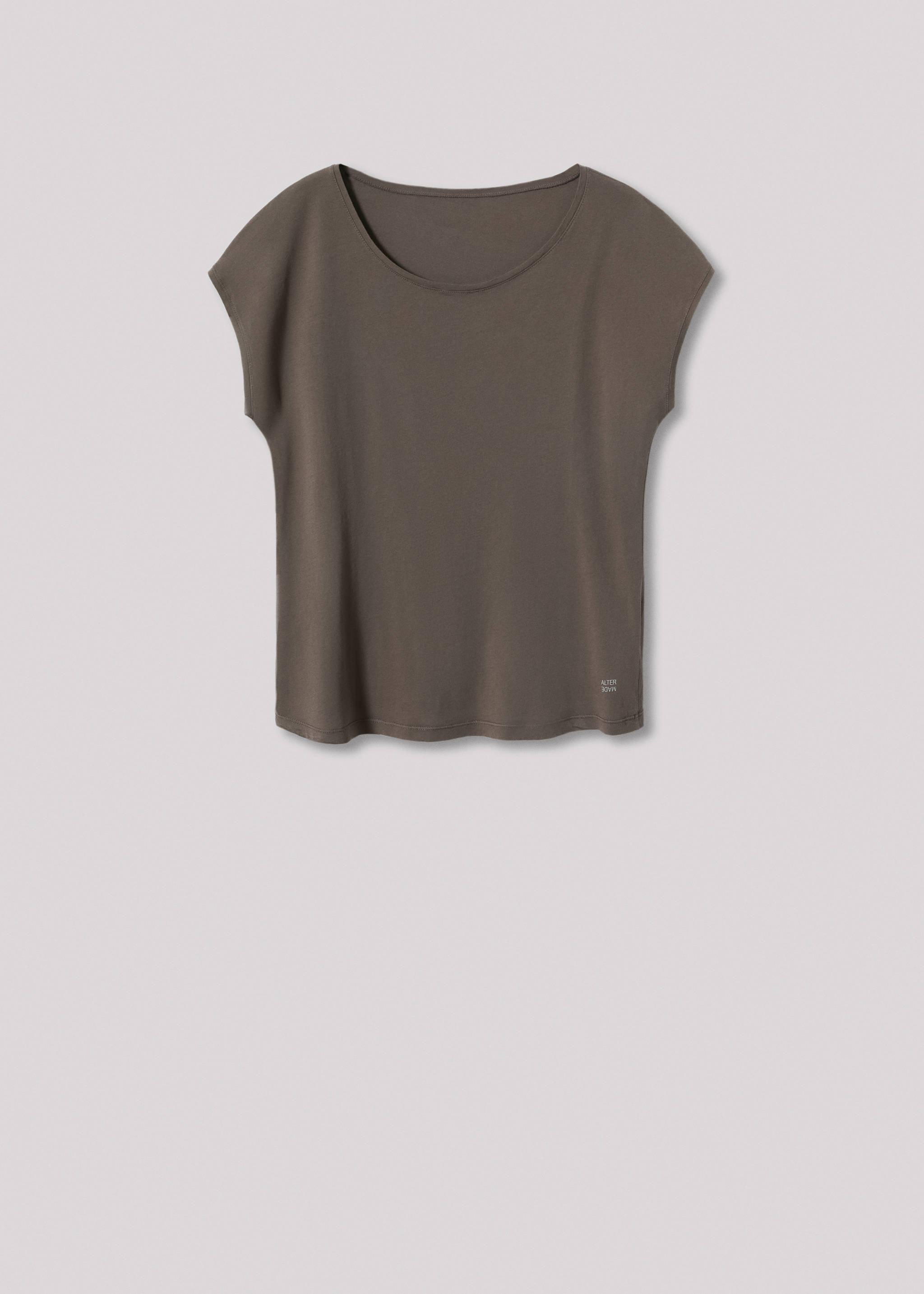  Hecho en España, para esta camiseta hemos elegido un diseño diferente, más relajado y casual gracias a su hombro caído sin mangas. Esta prenda es muy liviana, fluida y cómoda. Un básico de fondo de armario hecho en proximidad y con materiales orgánicos de alta calidad. . - Article without model