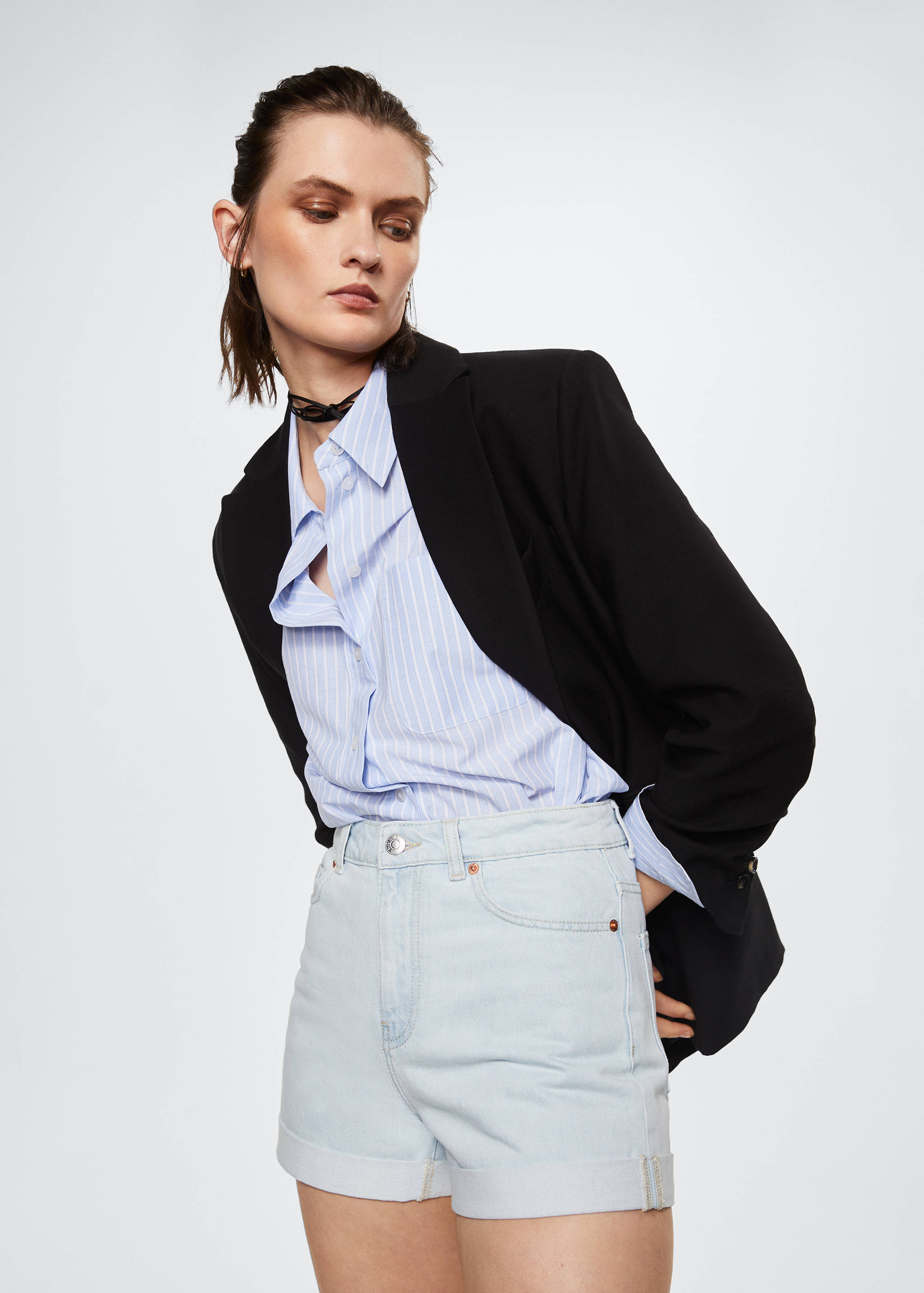 Mom-fit denim shorts - Details of the article 1