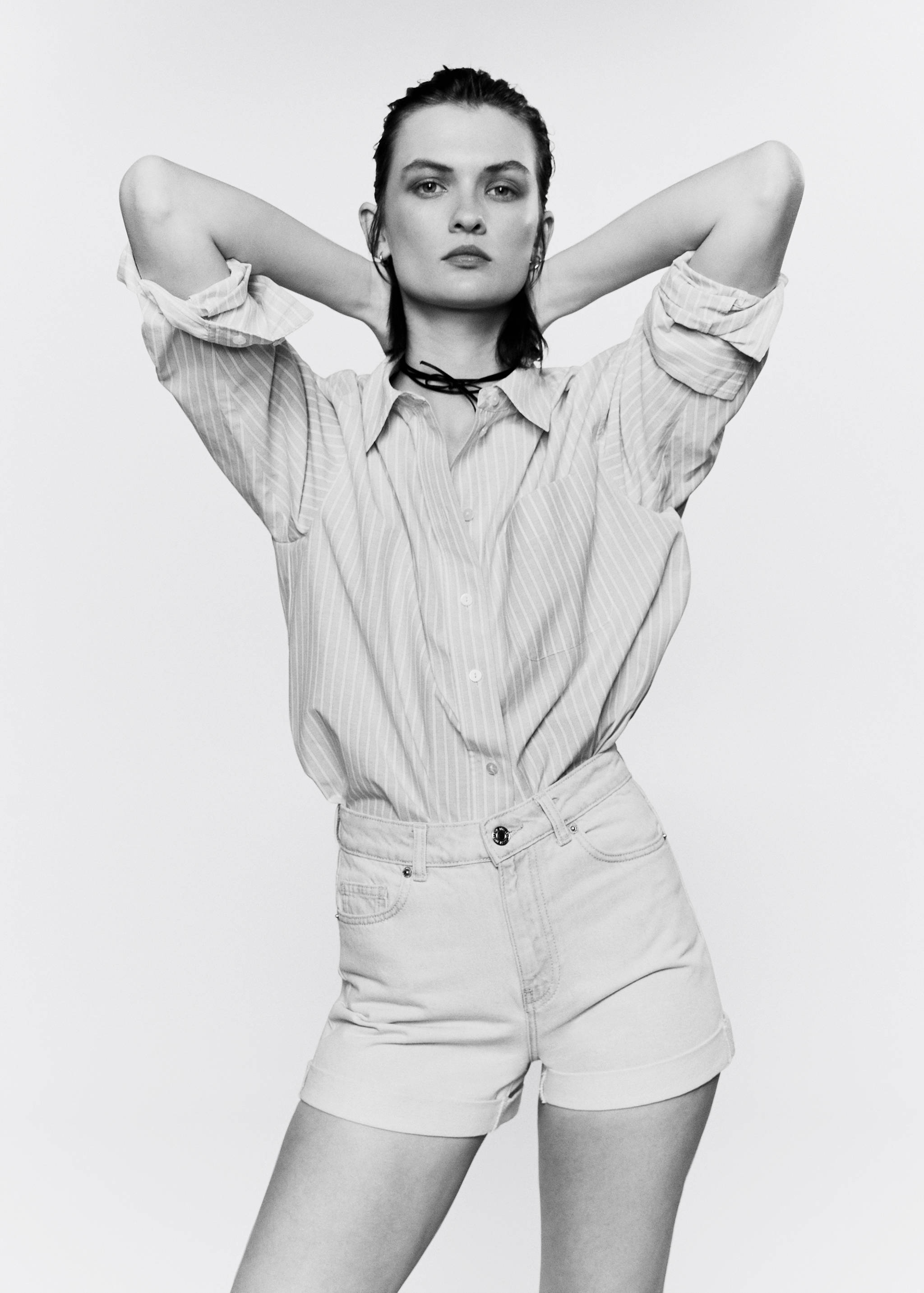 Mom-fit denim shorts - Details of the article 2