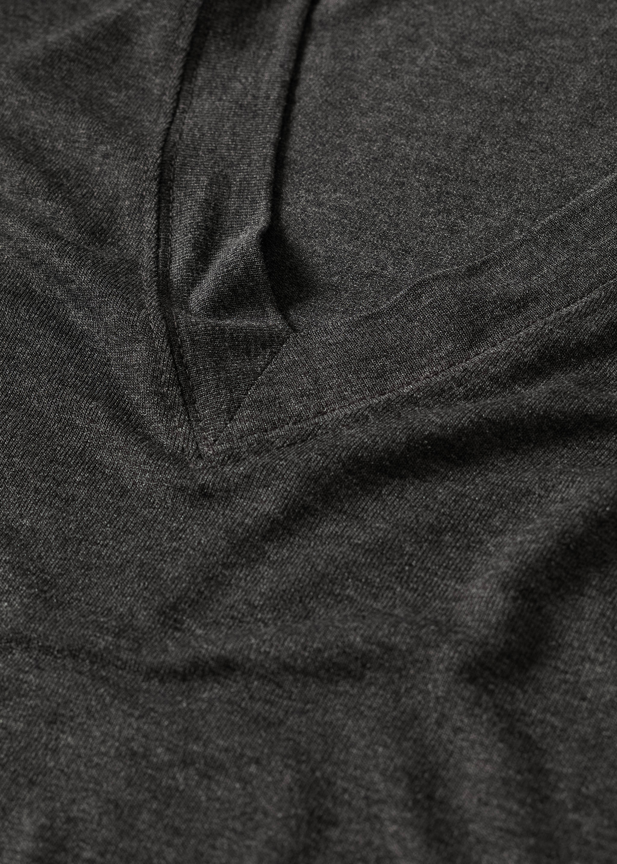 Long-sleeved V-neck T-shirt - Details of the article 8