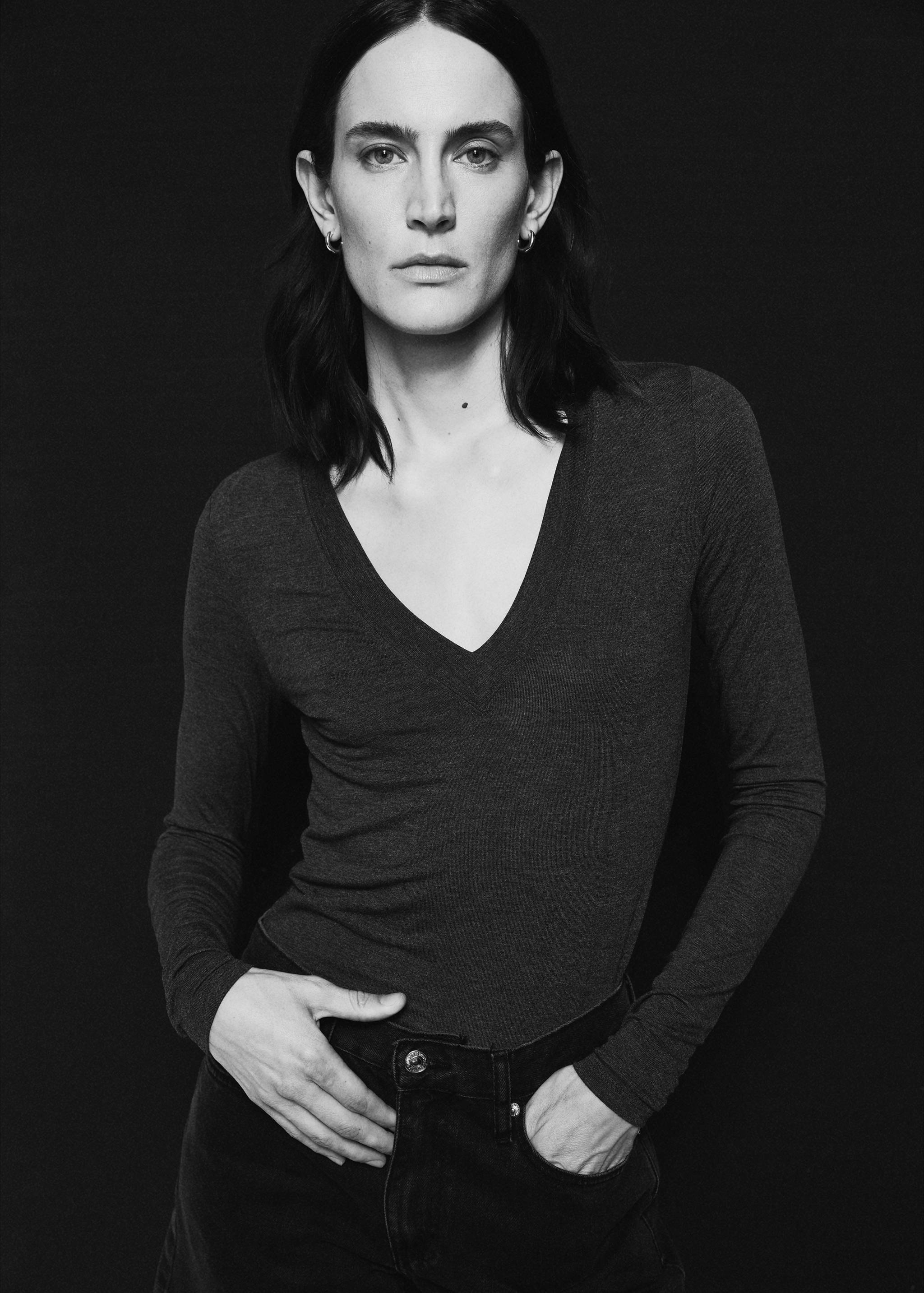 Long-sleeved V-neck T-shirt - Details of the article 3