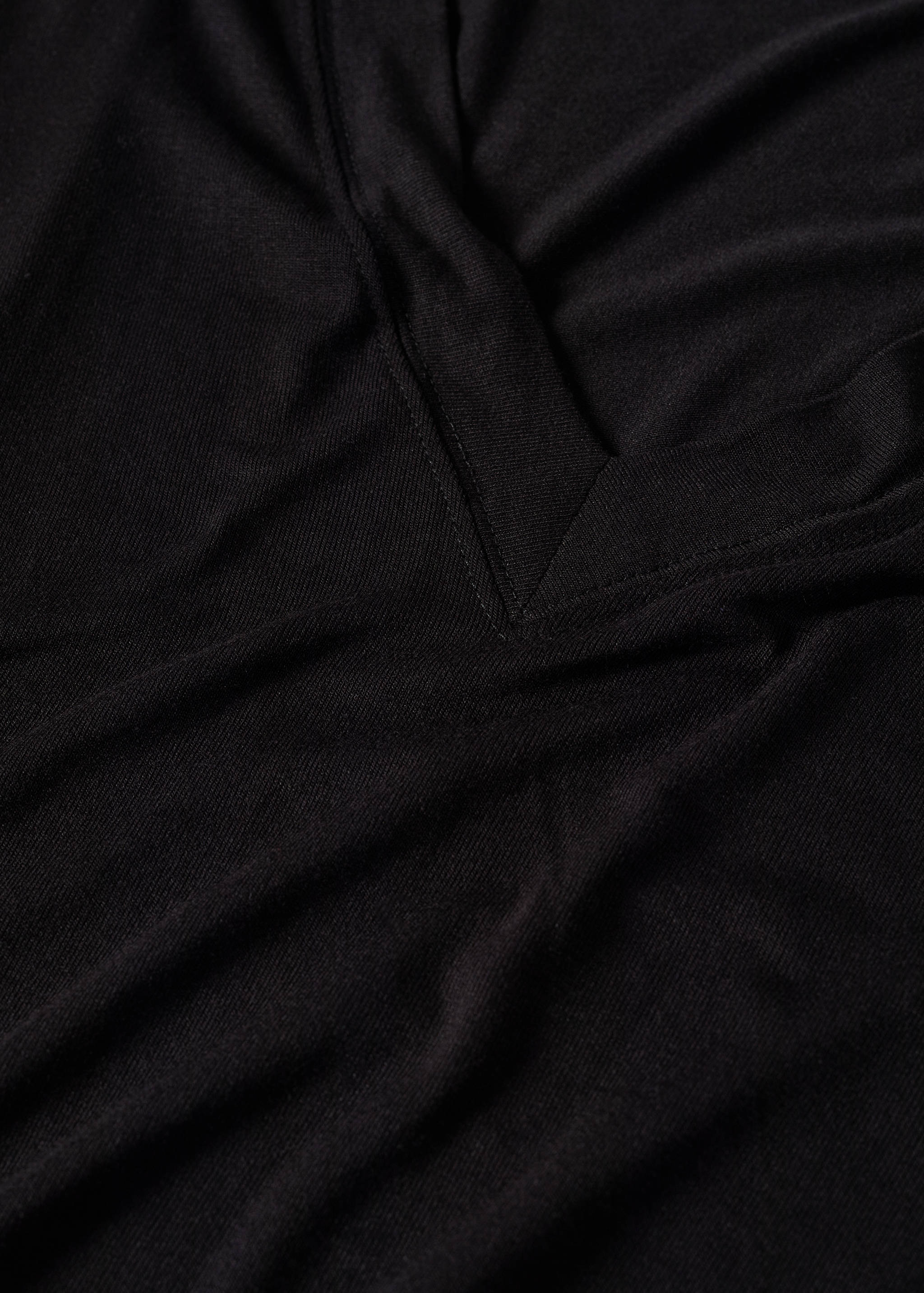 Long-sleeved V-neck T-shirt - Details of the article 8