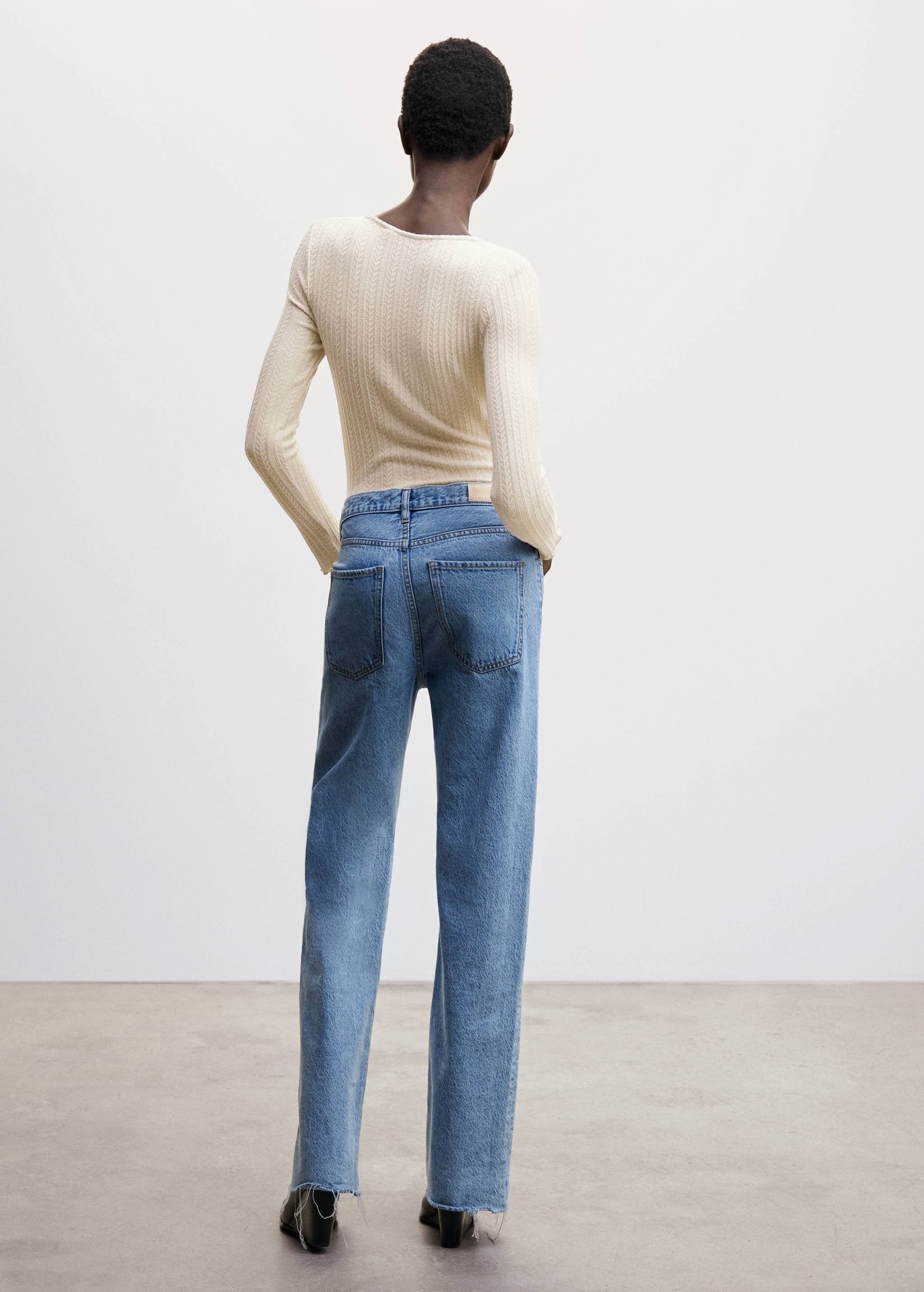 Long-sleeve t-shirt with ruffles - Reverse of the article