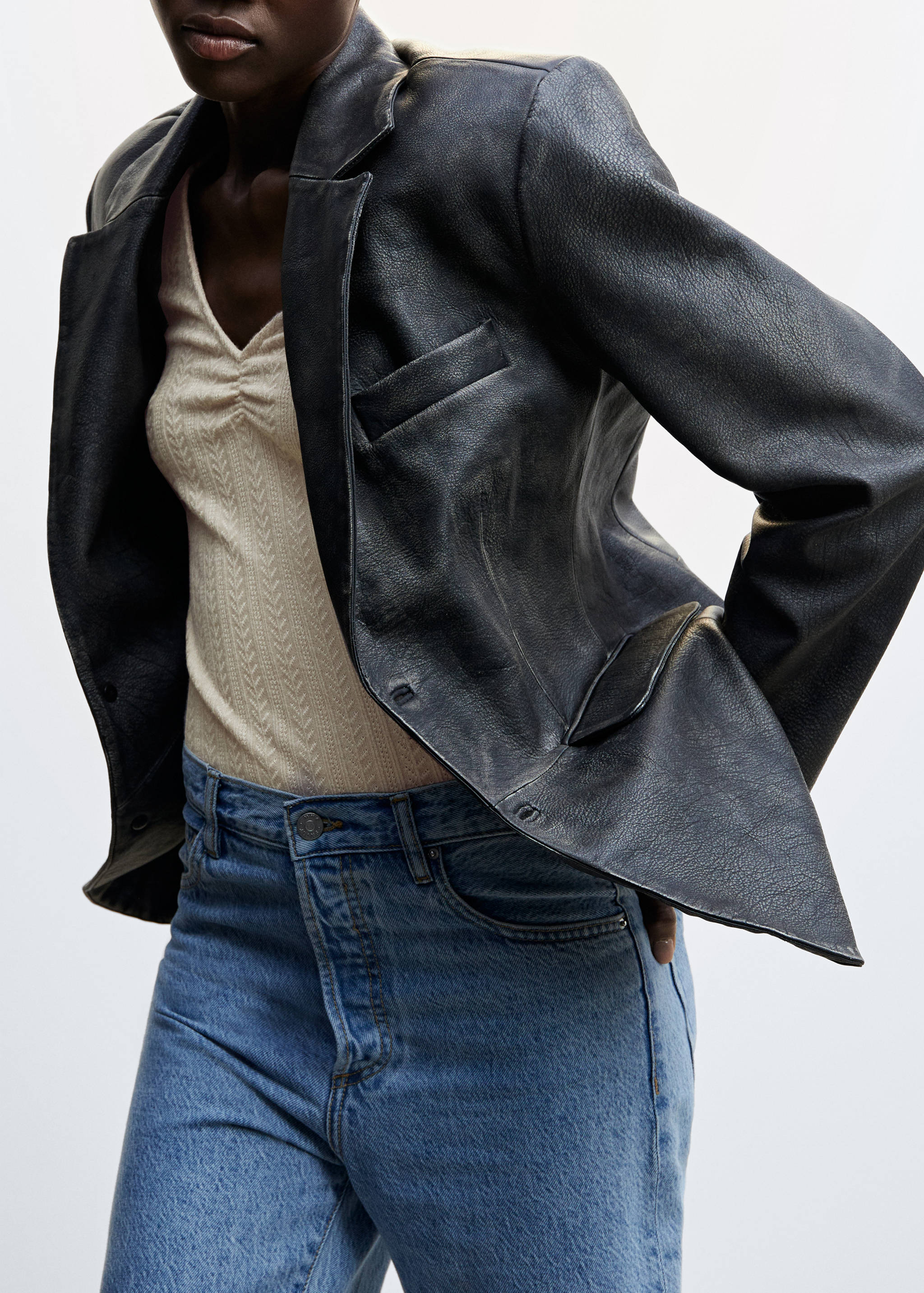 Long-sleeve t-shirt with ruffles - Details of the article 2