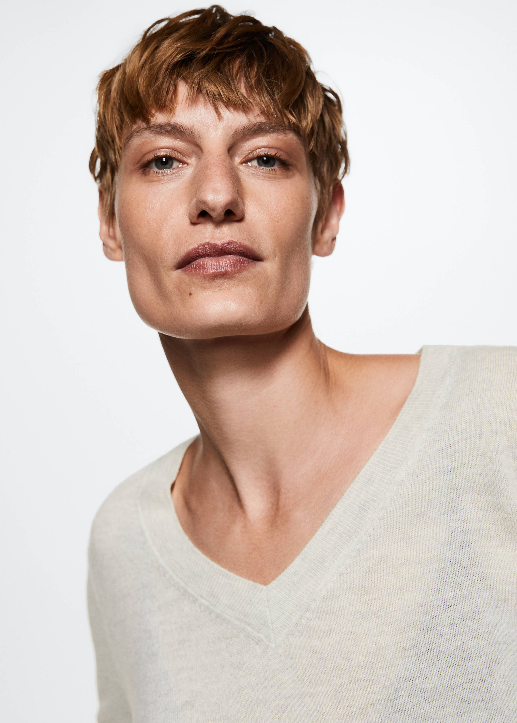 V-neck wool sweater - Details of the article 1