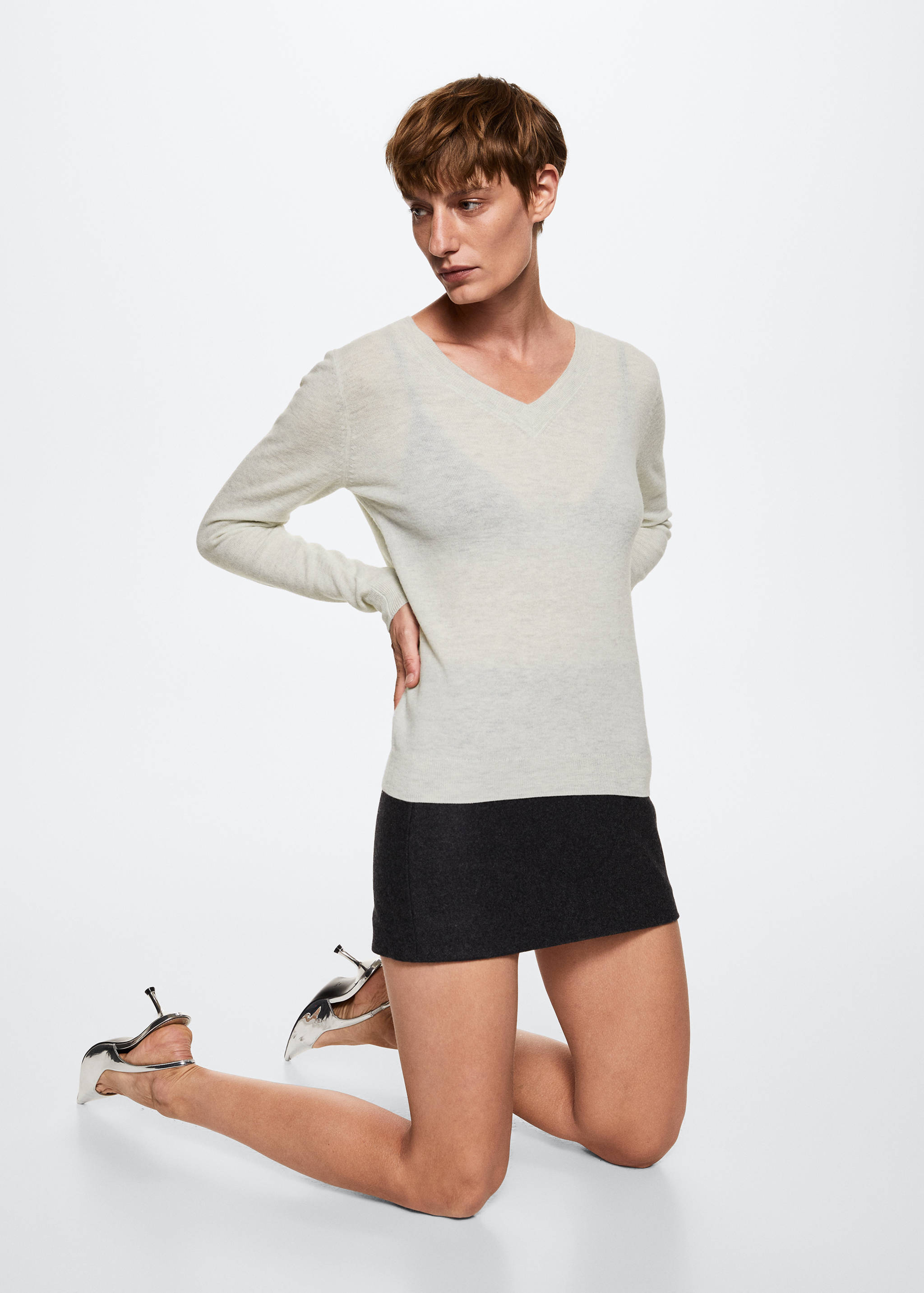 V-neck wool sweater - Details of the article 2