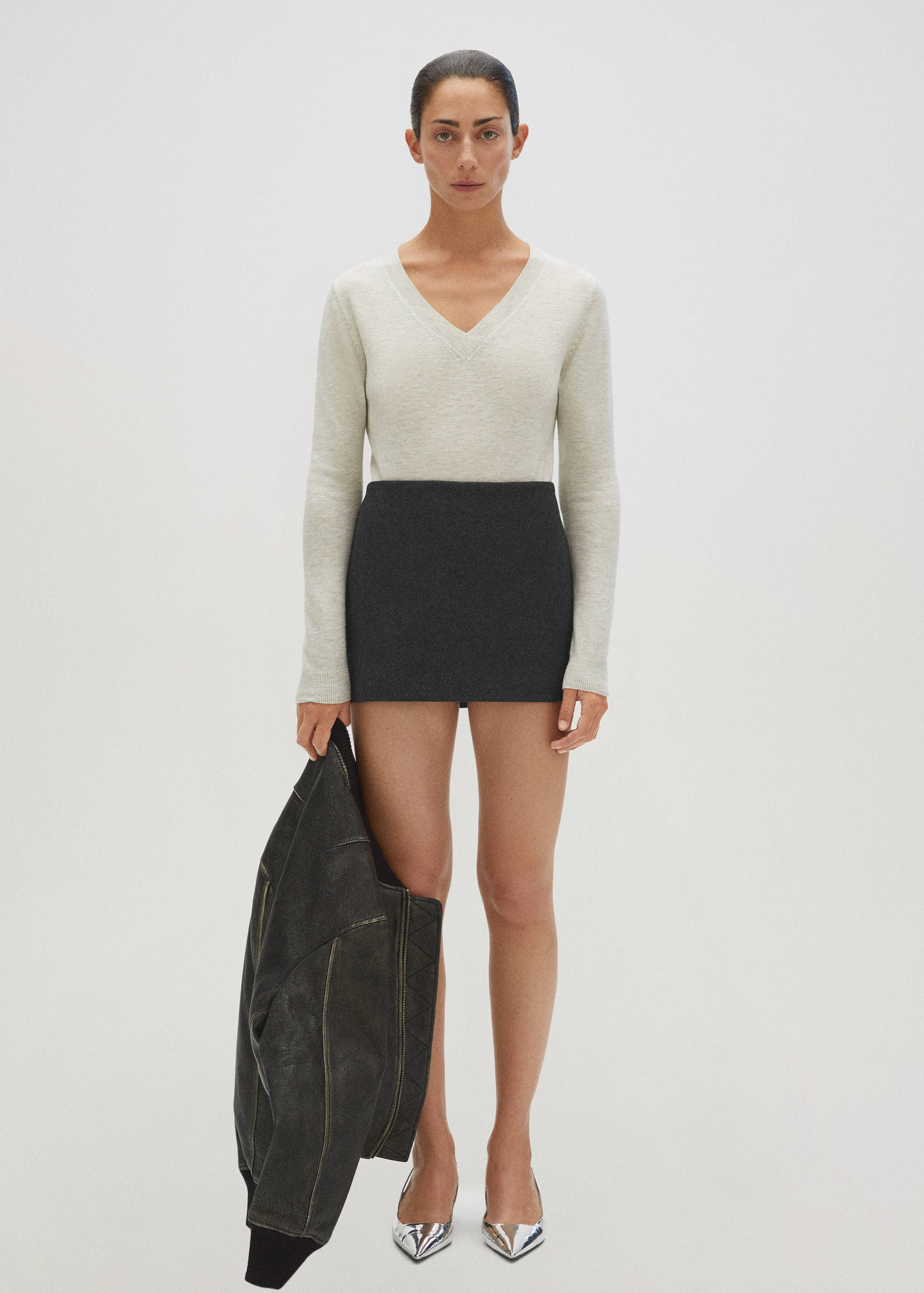 V-neck wool sweater - Details of the article 7