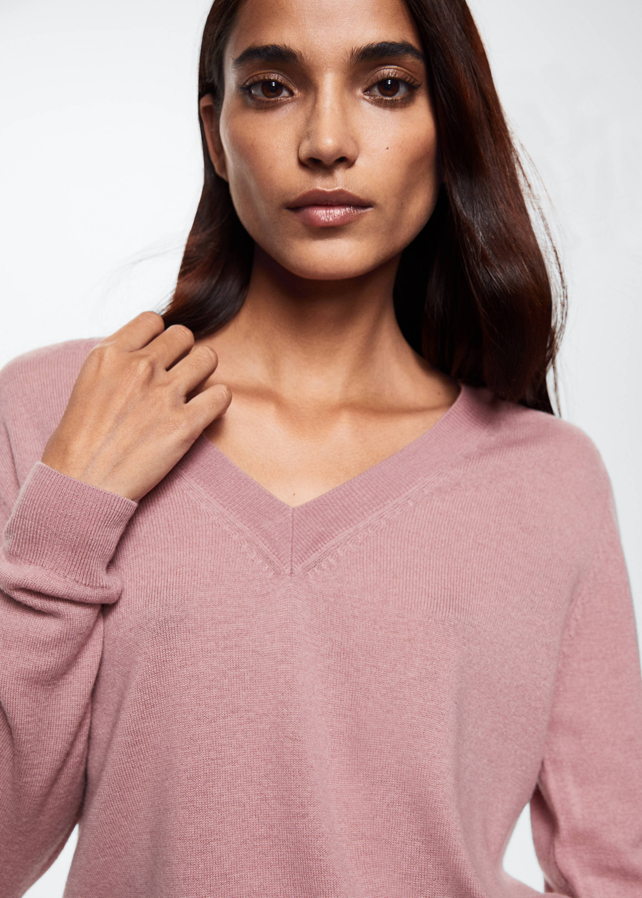 V-neck wool sweater - Details of the article 1