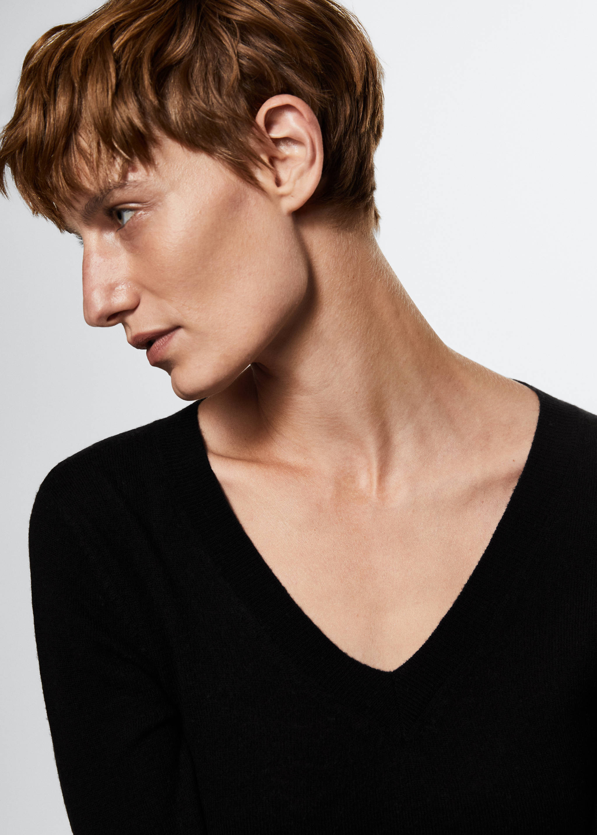 V-neck wool sweater - Details of the article 1