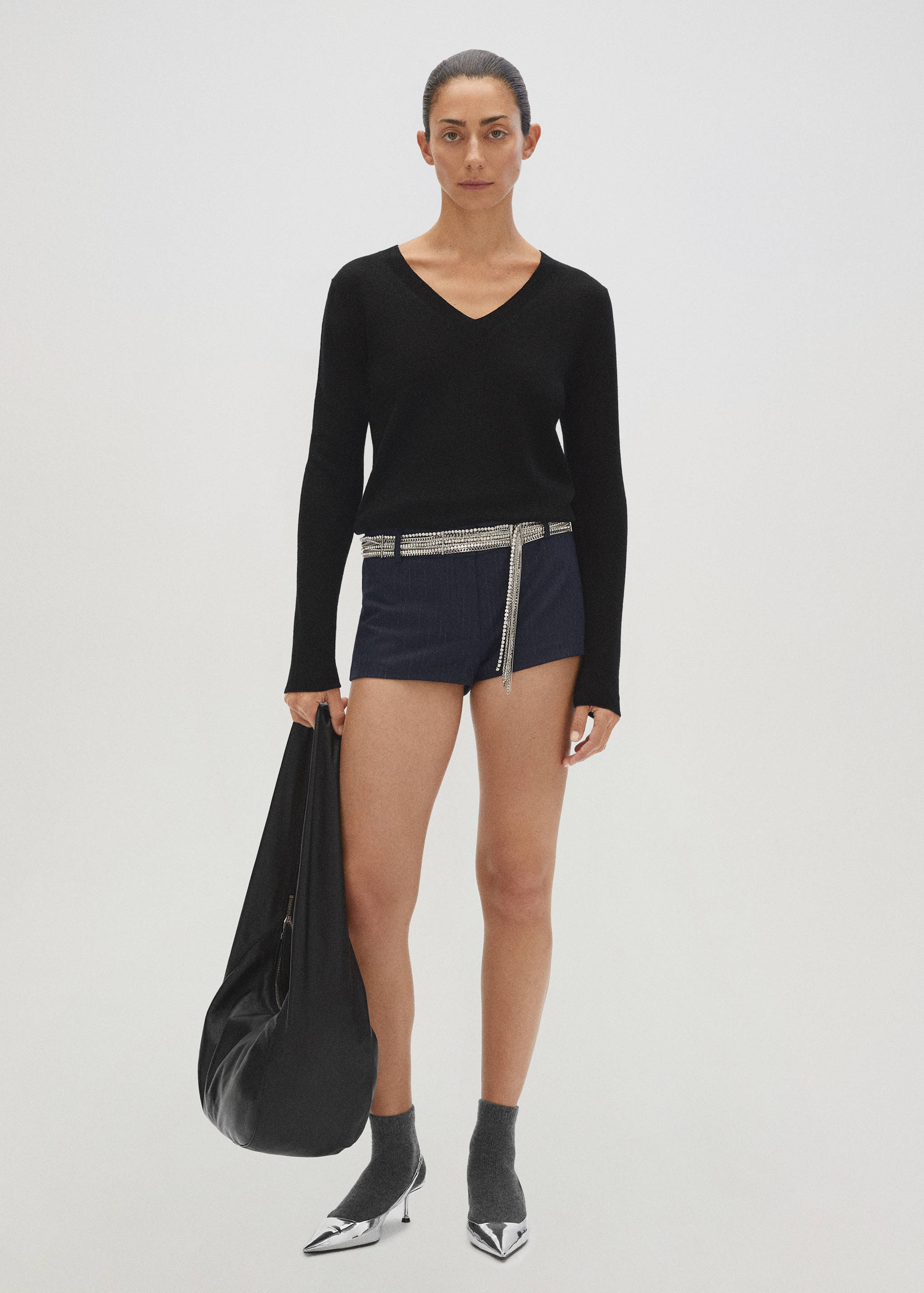 V-neck wool sweater - Details of the article 7