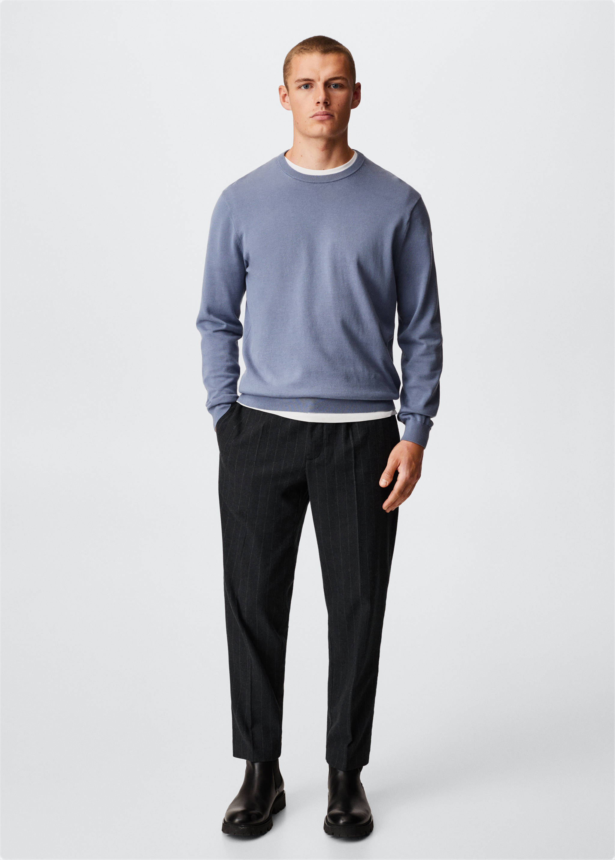 Calças jogger às riscas - Plano geral