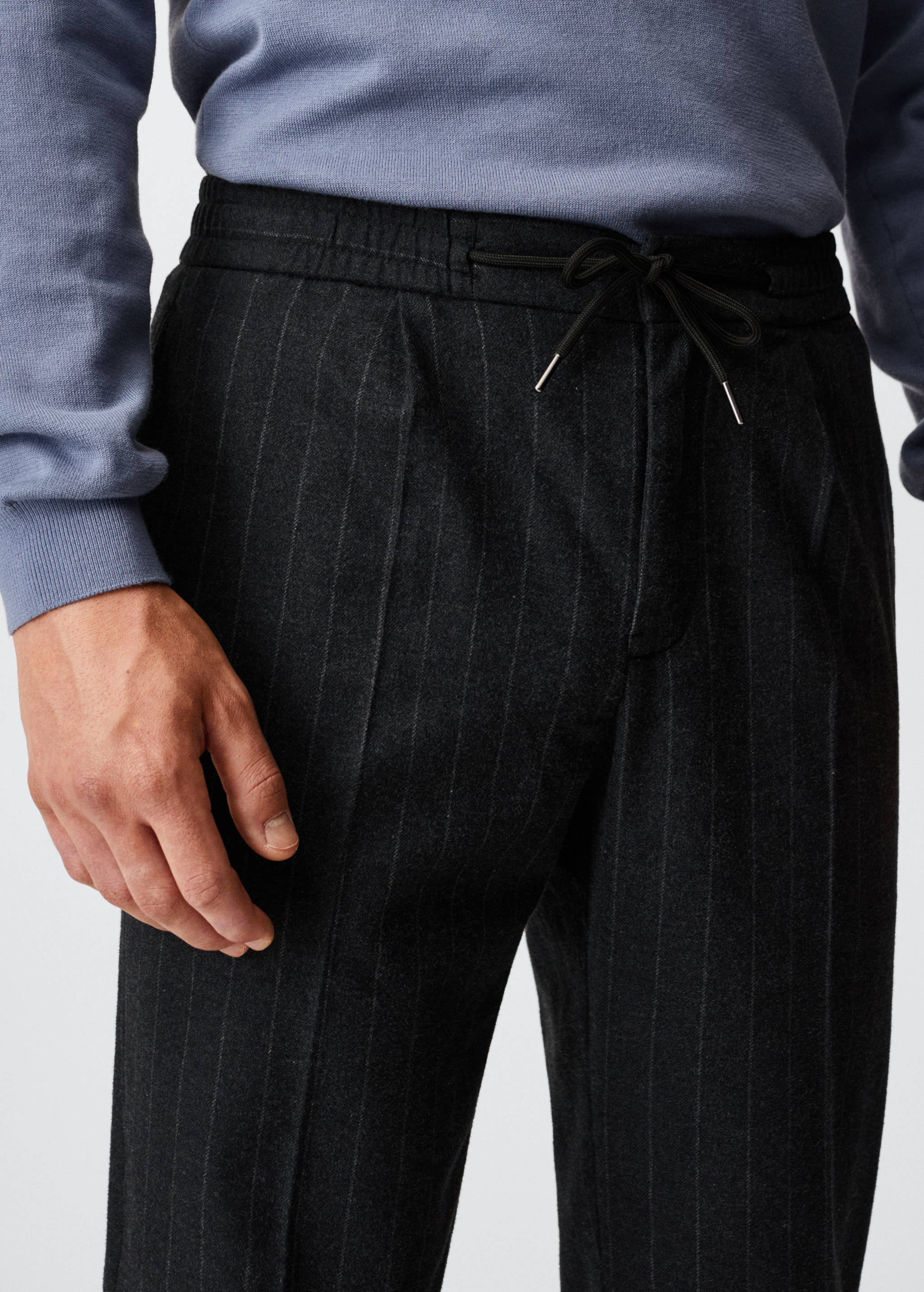 Calças jogger às riscas - Pormenor do artigo 6