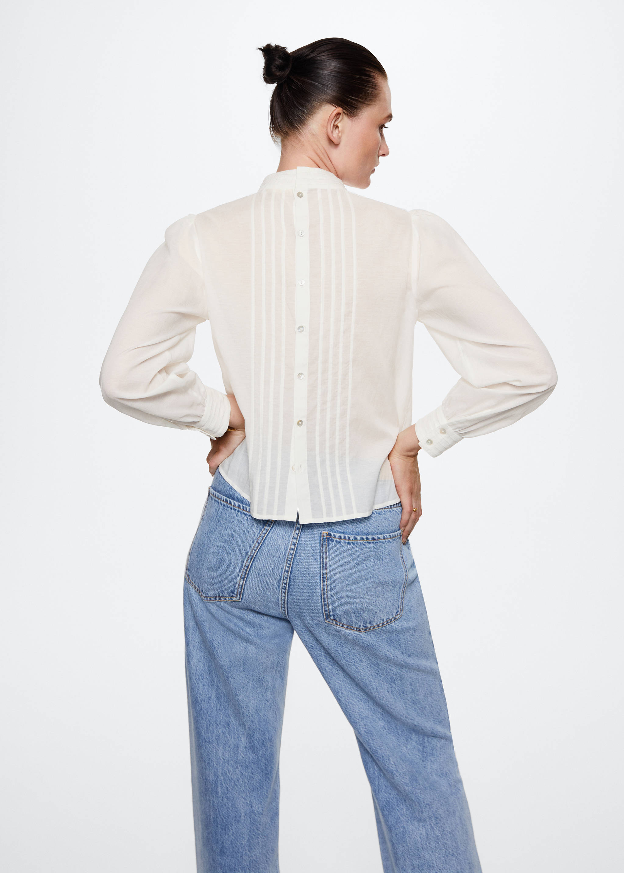 Decorative embroidery blouse - Reverse of the article