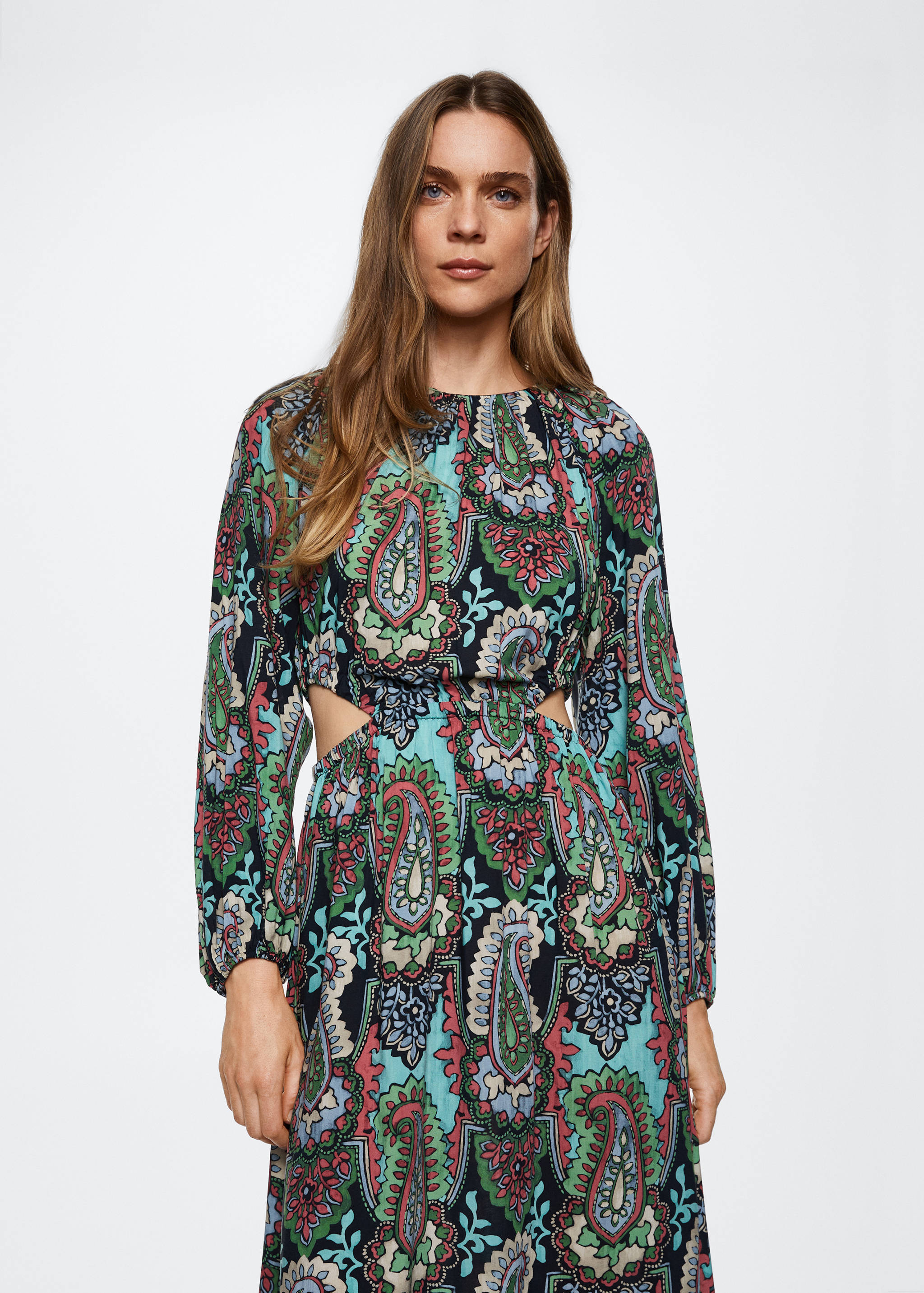 Vestido largo paisley - Plano medio
