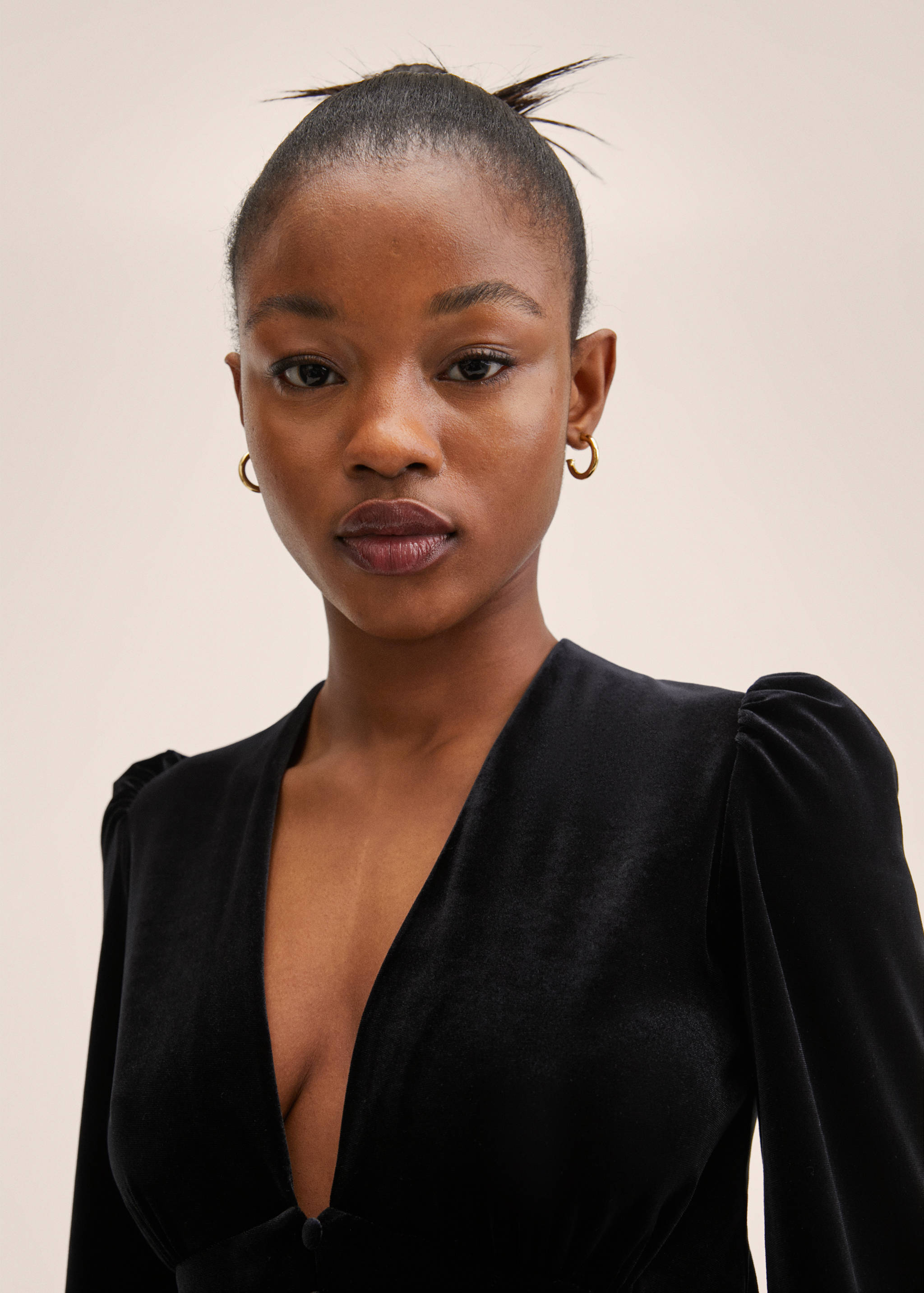 Velvet dress with puffed sleeves  - Details of the article 1