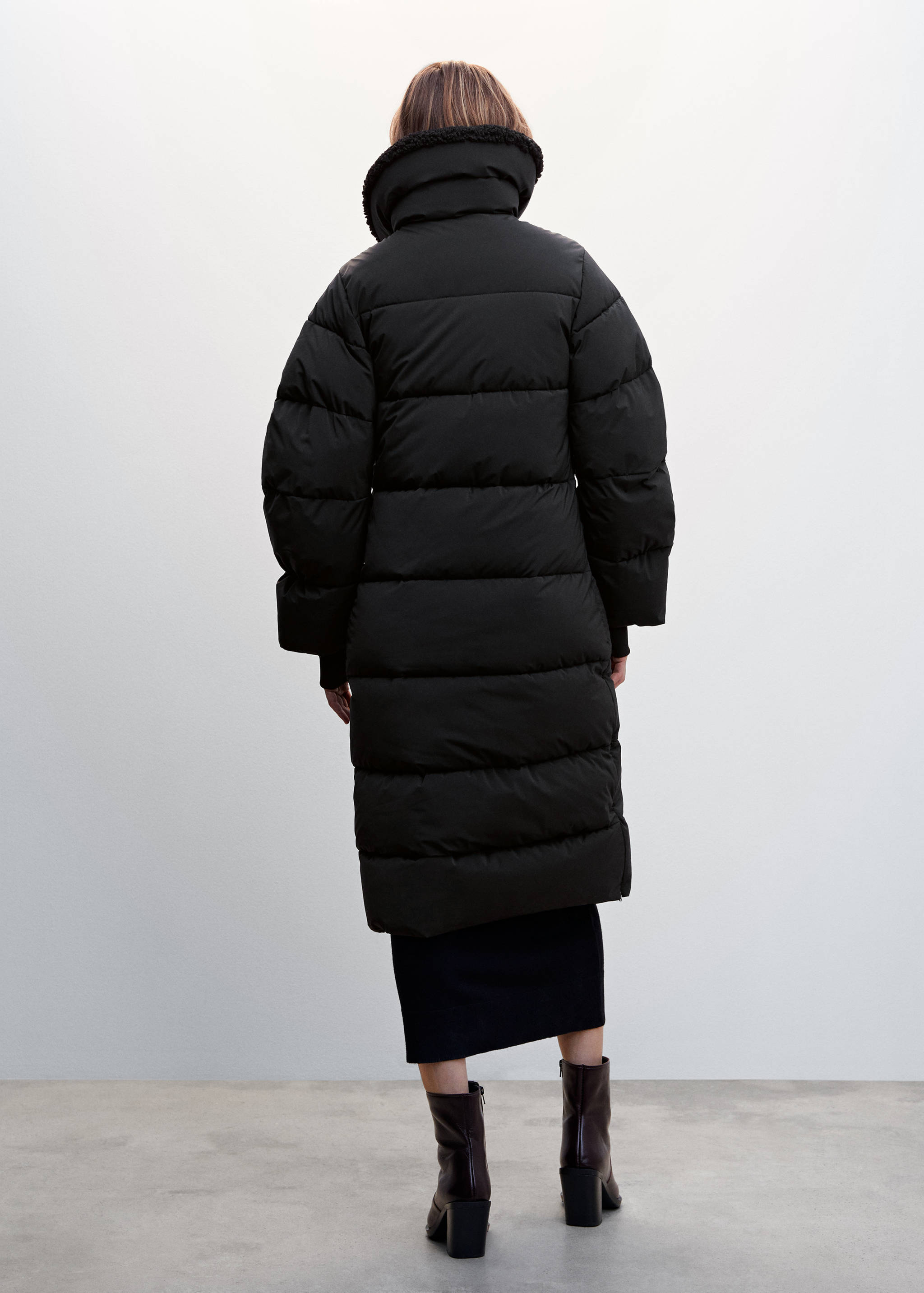 Steppanorak mit Kunstshearling-Kragen - Rückseite des Artikels