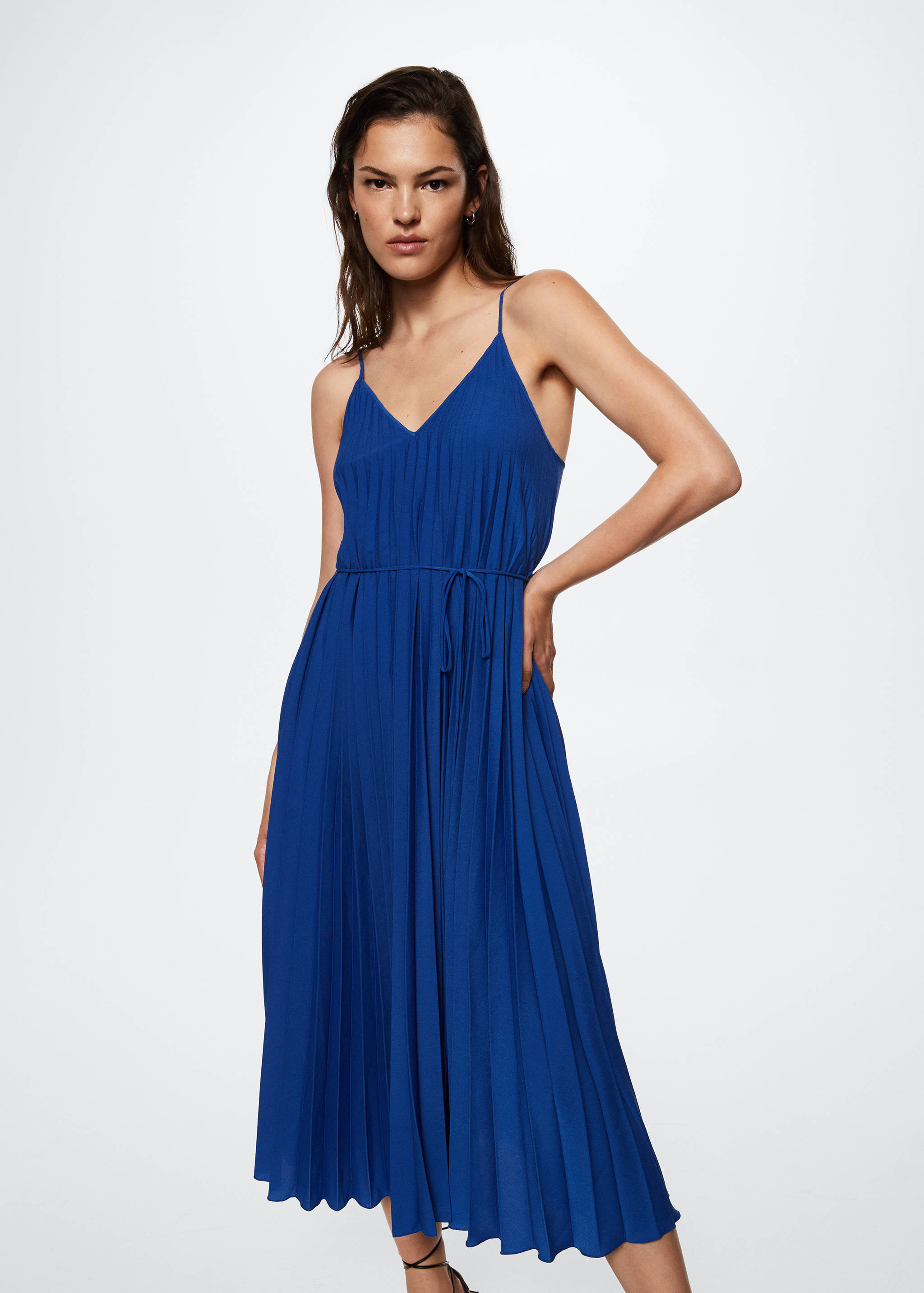 Vestido plissado cinto - Plano médio