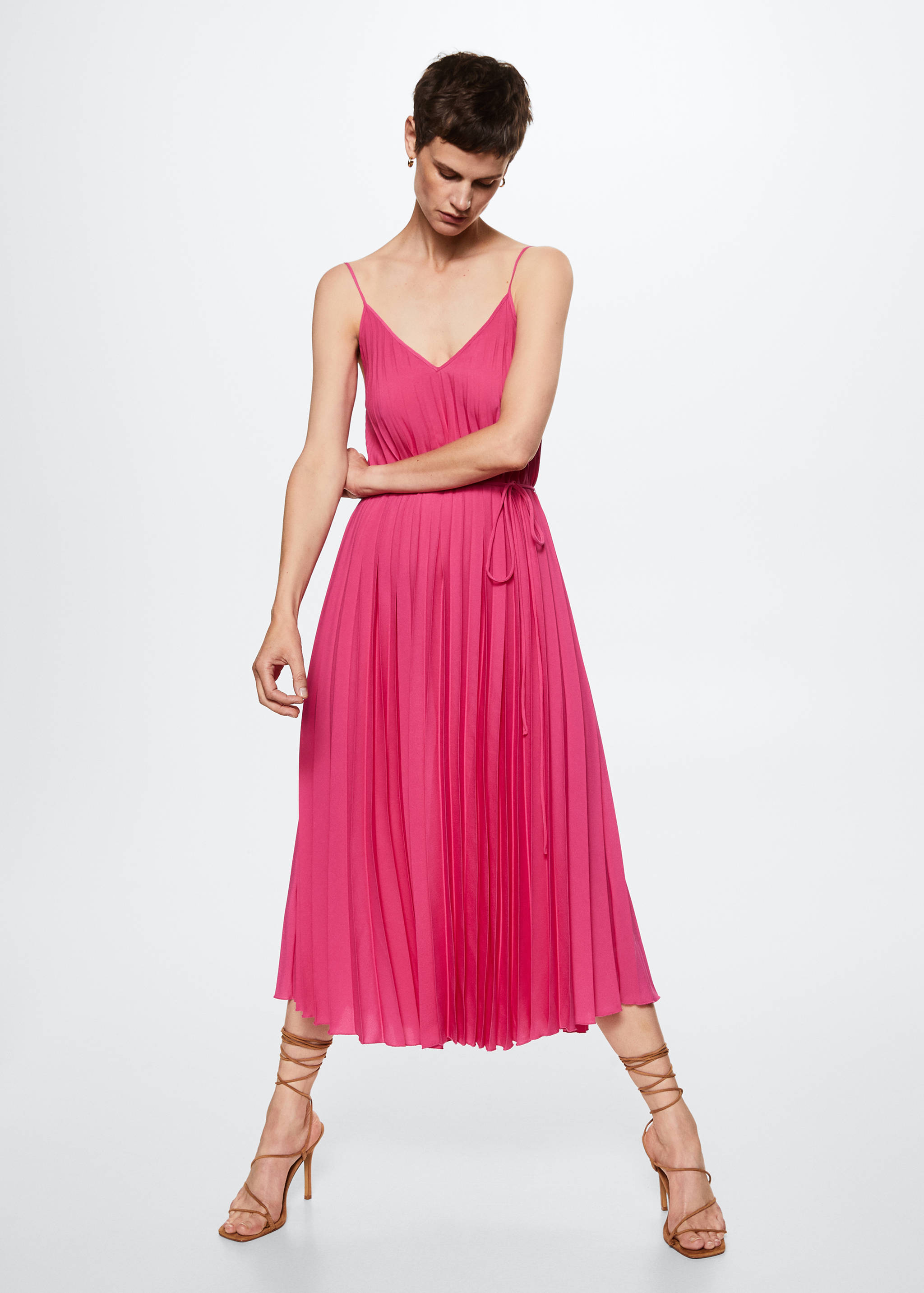 Vestido plissado cinto - Plano geral