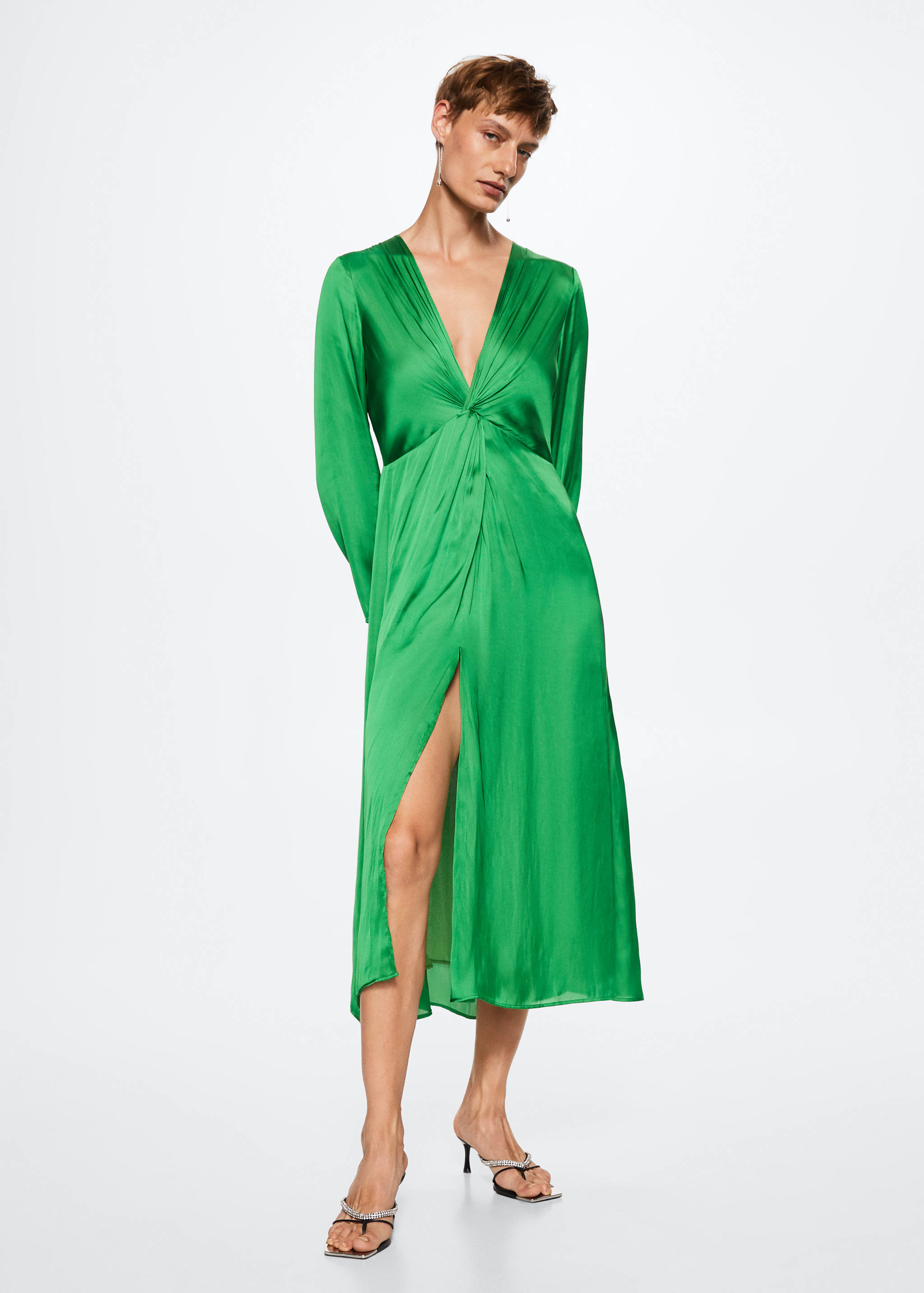 Side-slit satin dress - General plane