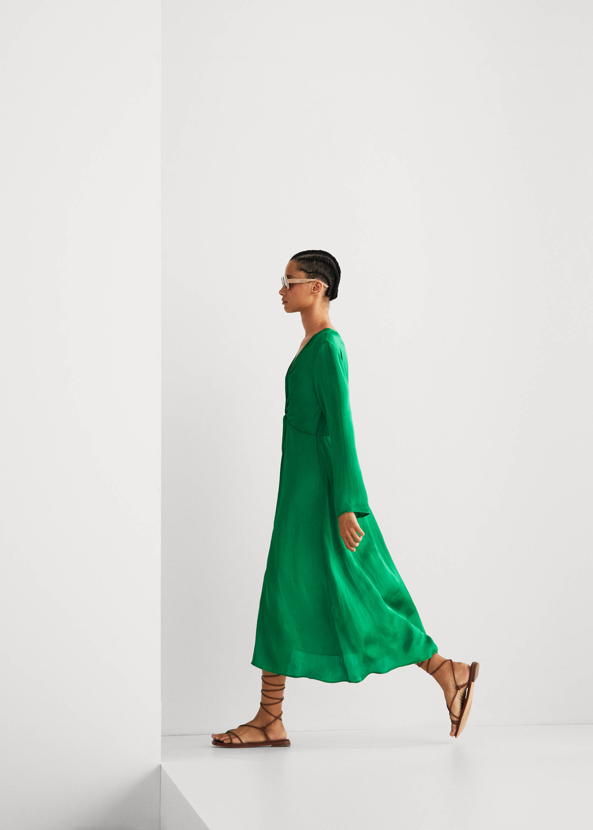 Side-slit satin dress - Details of the article 6