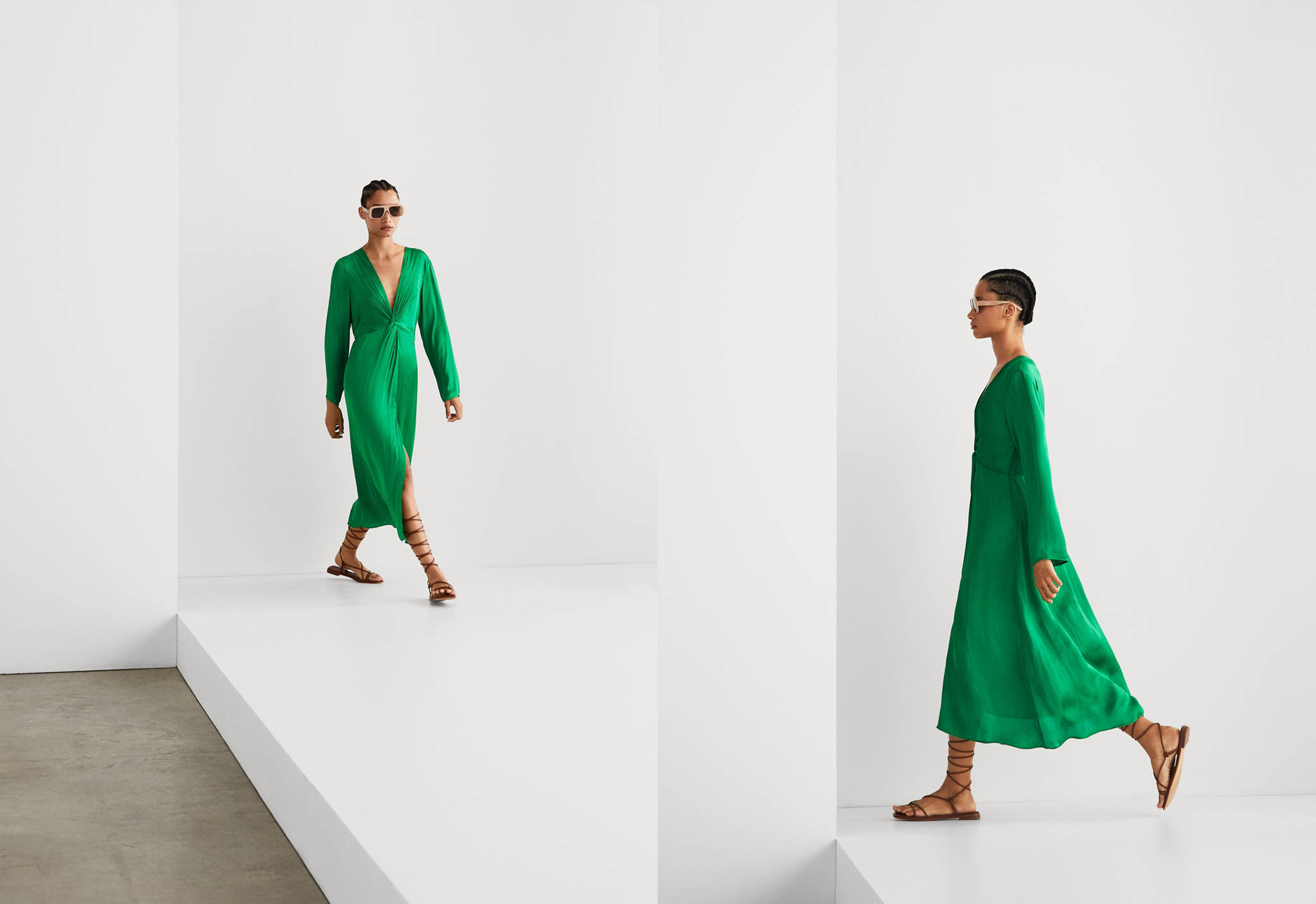 Side-slit satin dress - Panoramic plane