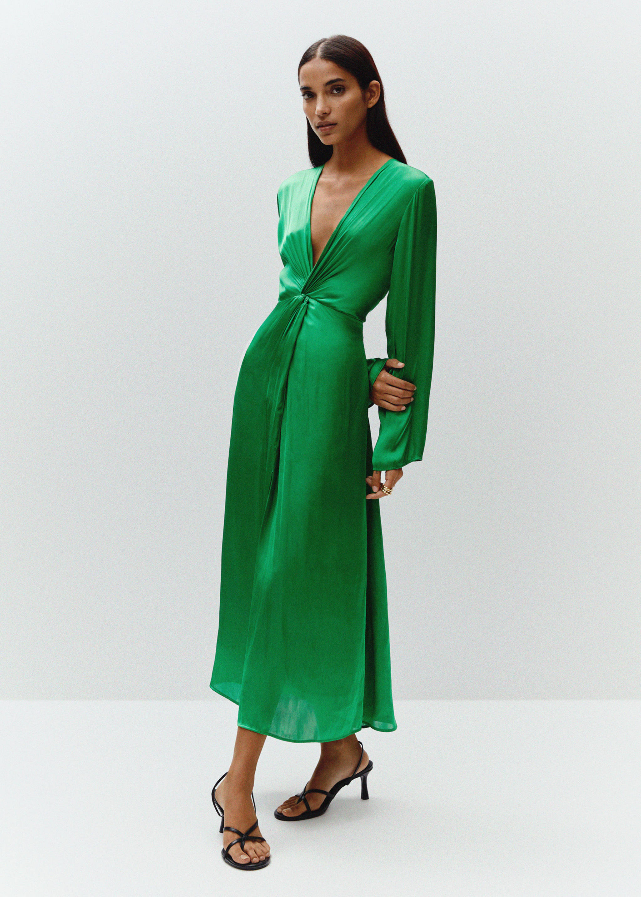 Side-slit satin dress - Details of the article 3
