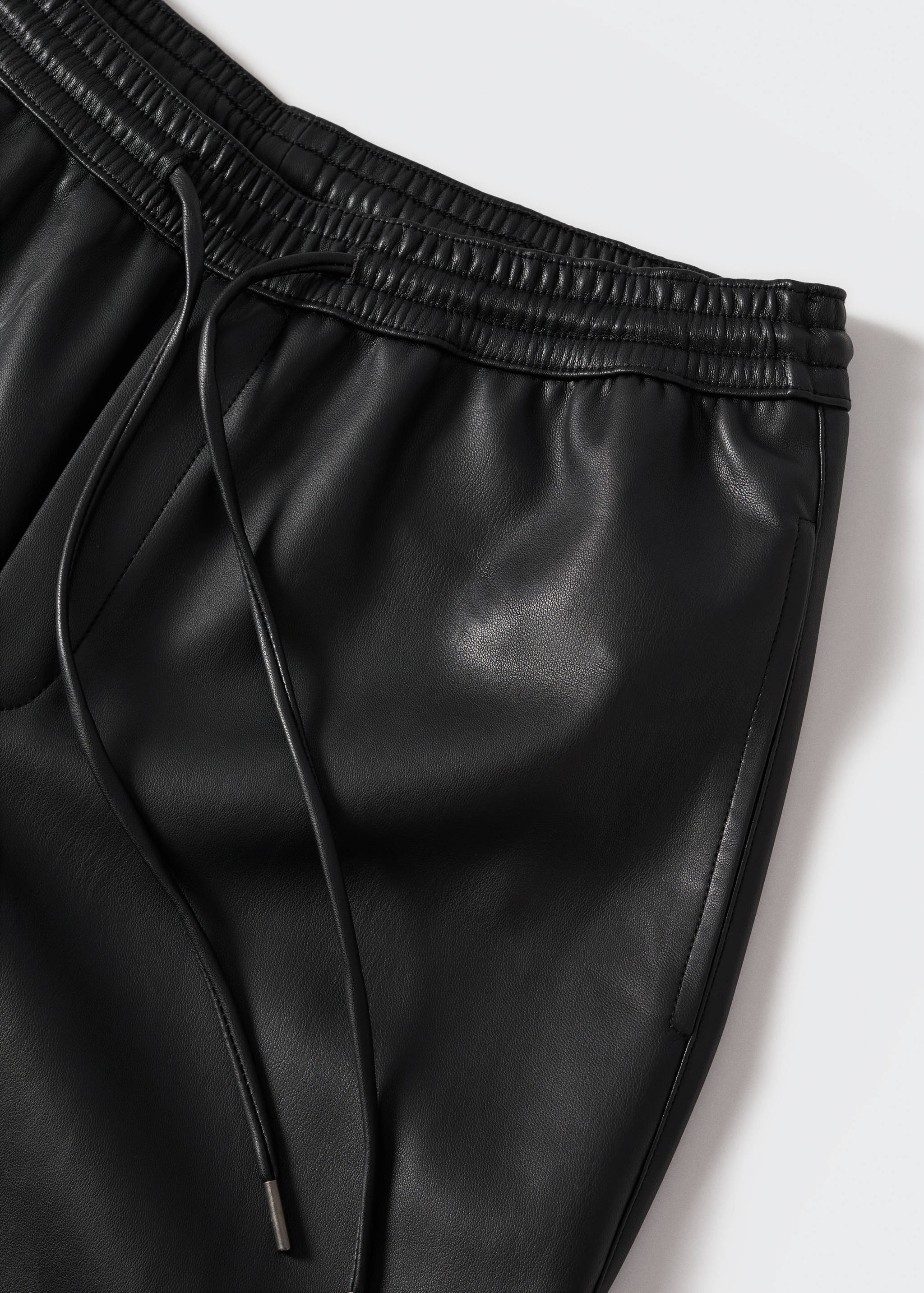 Hose mit Stretchbund und Leder-Effekt - Detail des Artikels 8