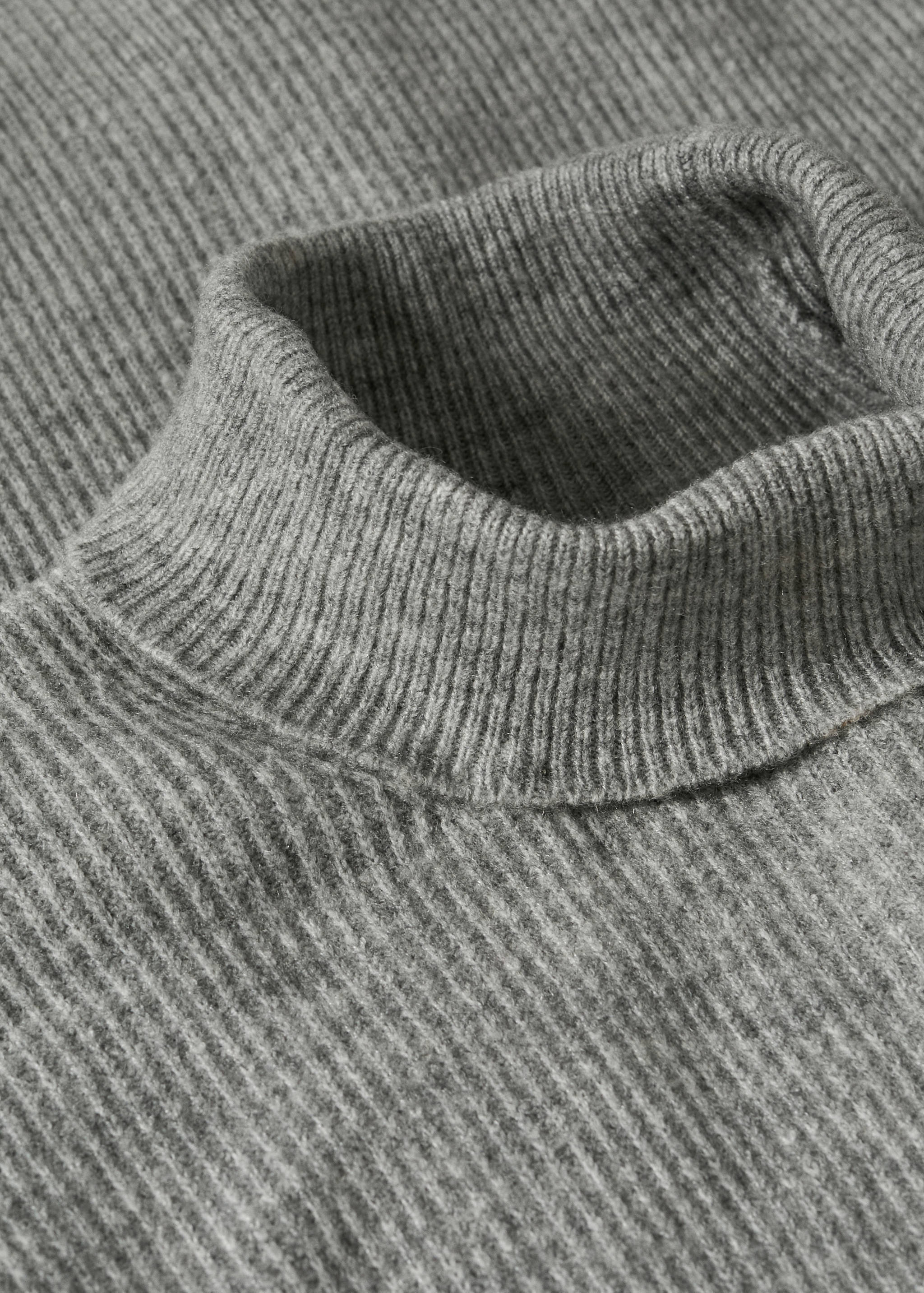 Structured turtleneck sweater - Details of the article 8