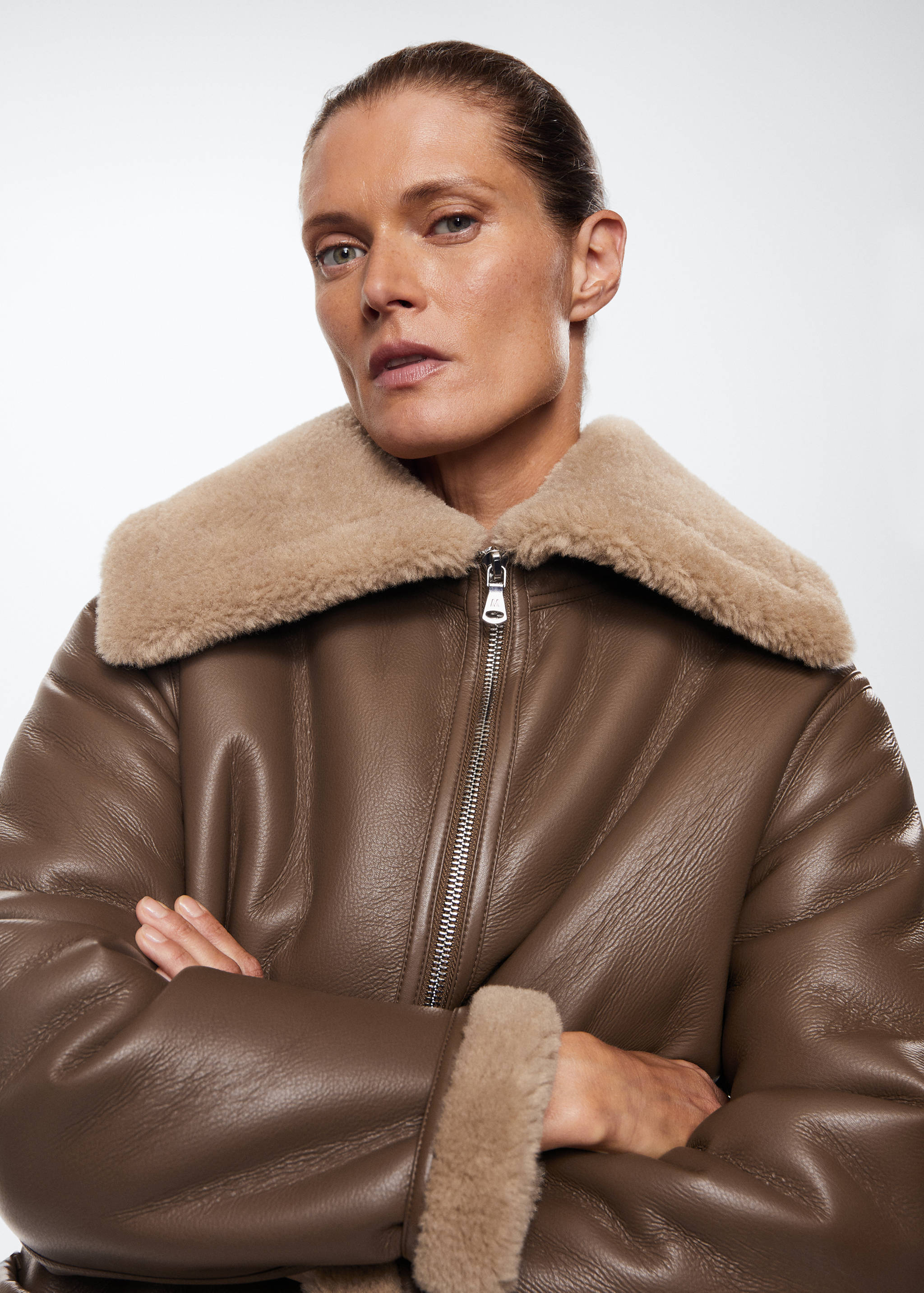 Coat with shearling-effect lining - Details of the article 1