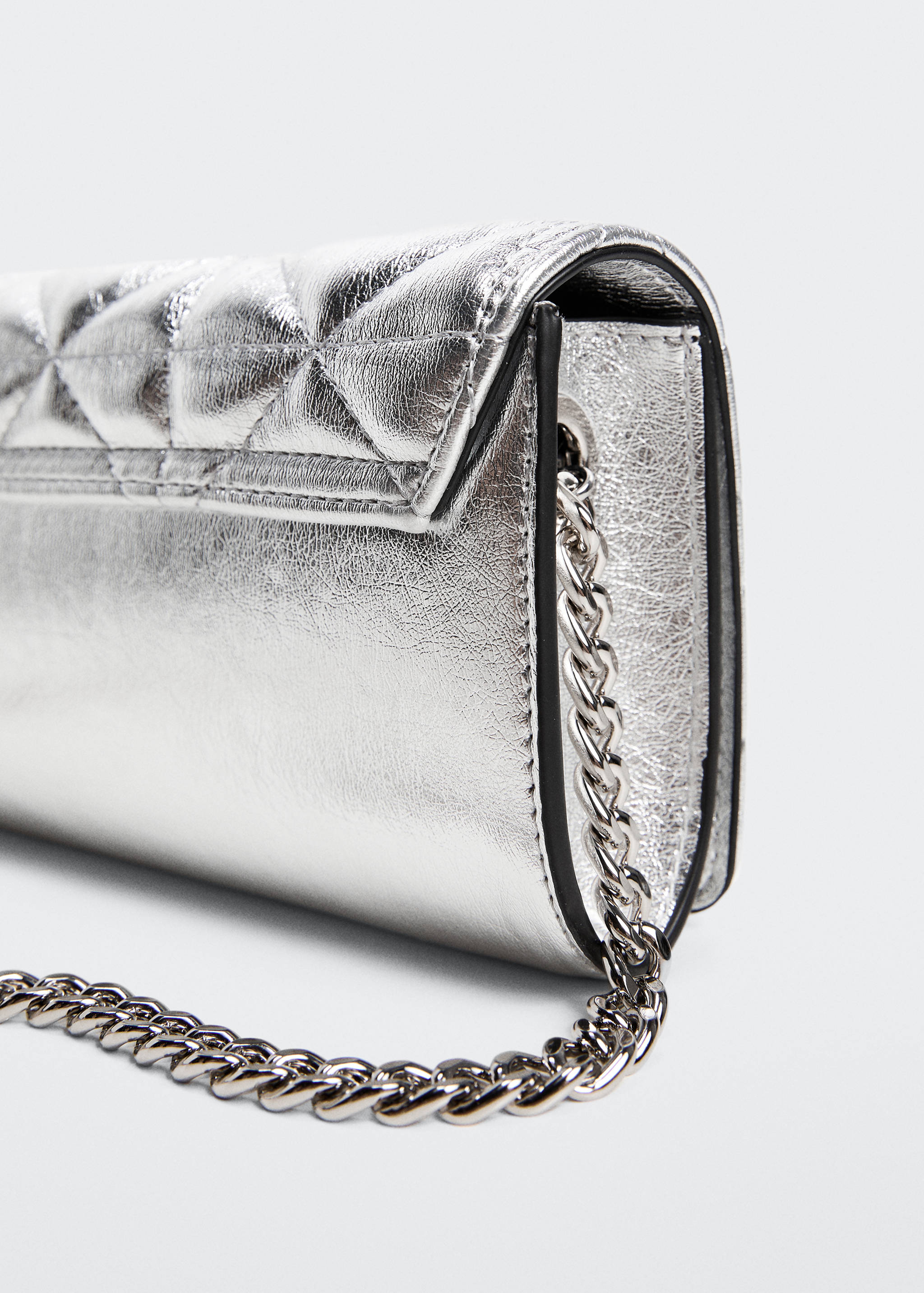 Quilted bag with chain handle - Details of the article 1