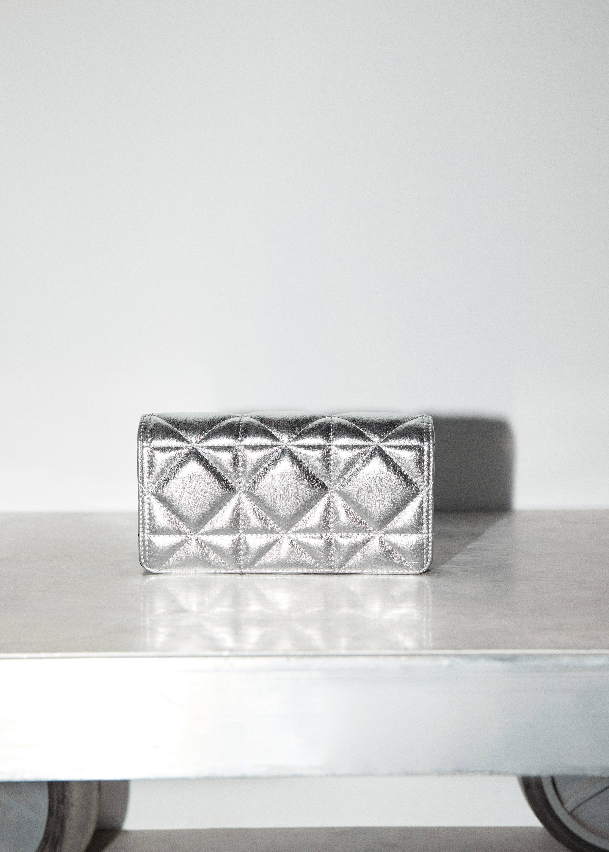 Quilted bag with chain handle - Details of the article 9