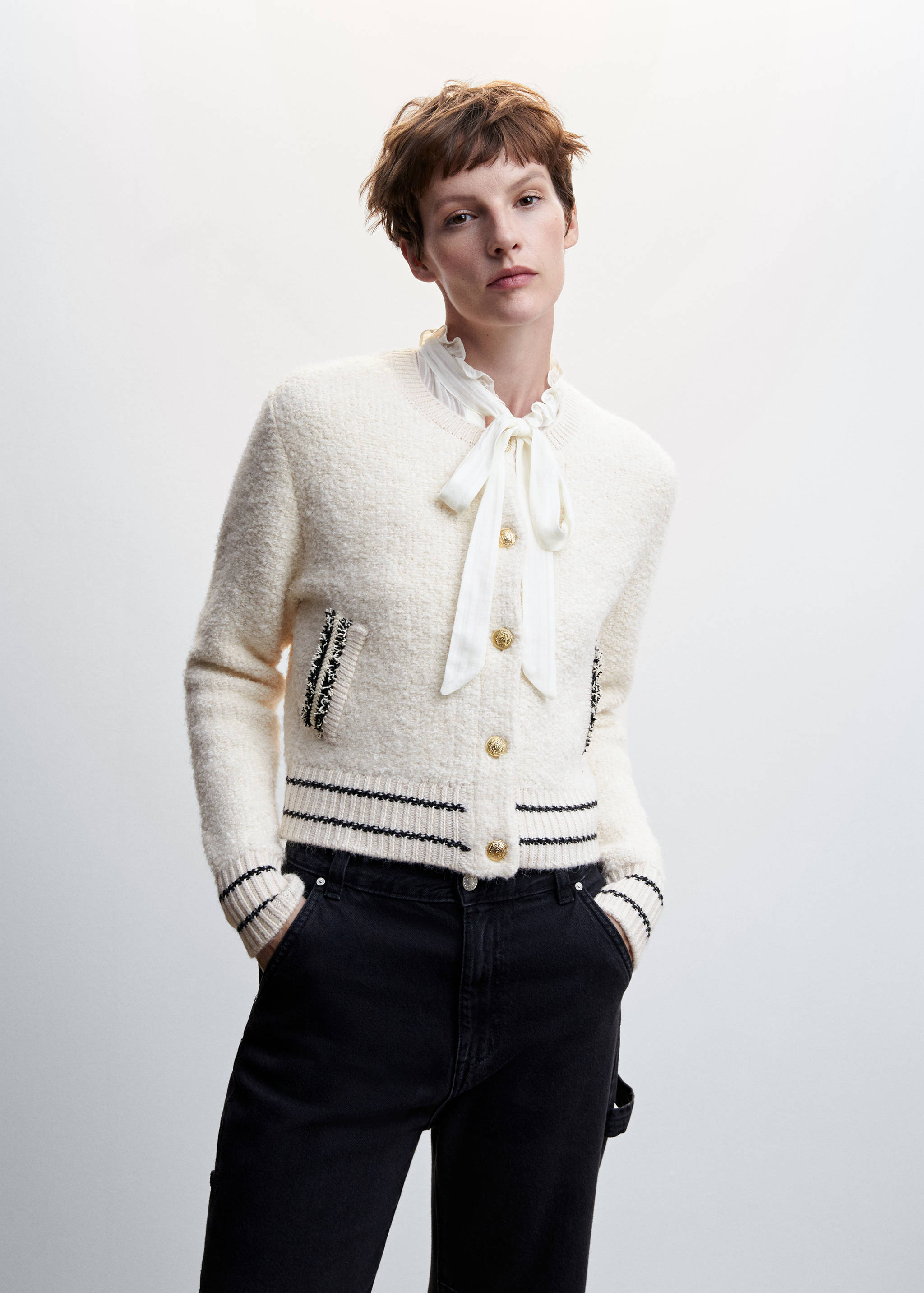 Strickcardigan mit Schmuckknöpfen - Mittlere Ansicht