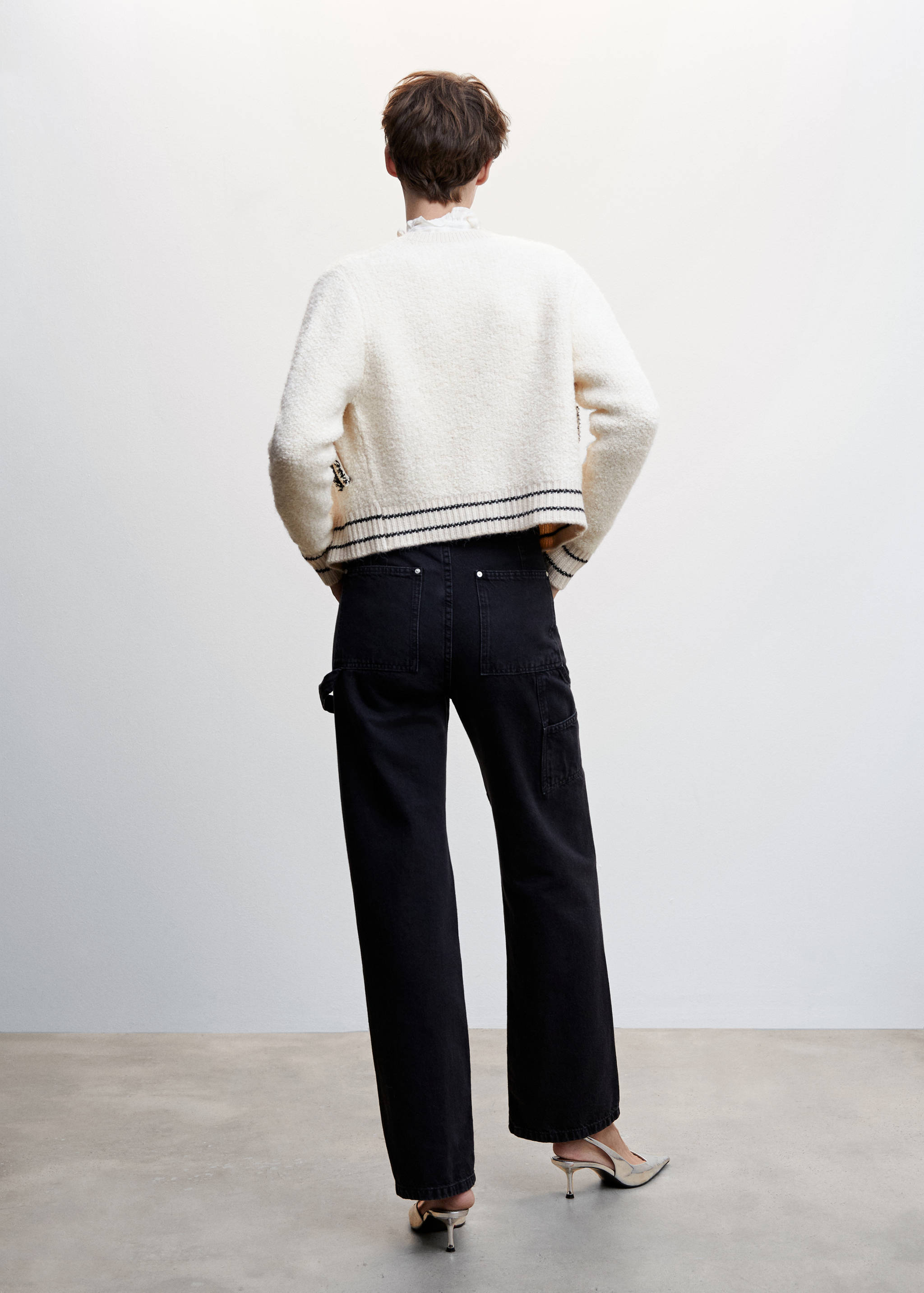 Strickcardigan mit Schmuckknöpfen - Rückseite des Artikels