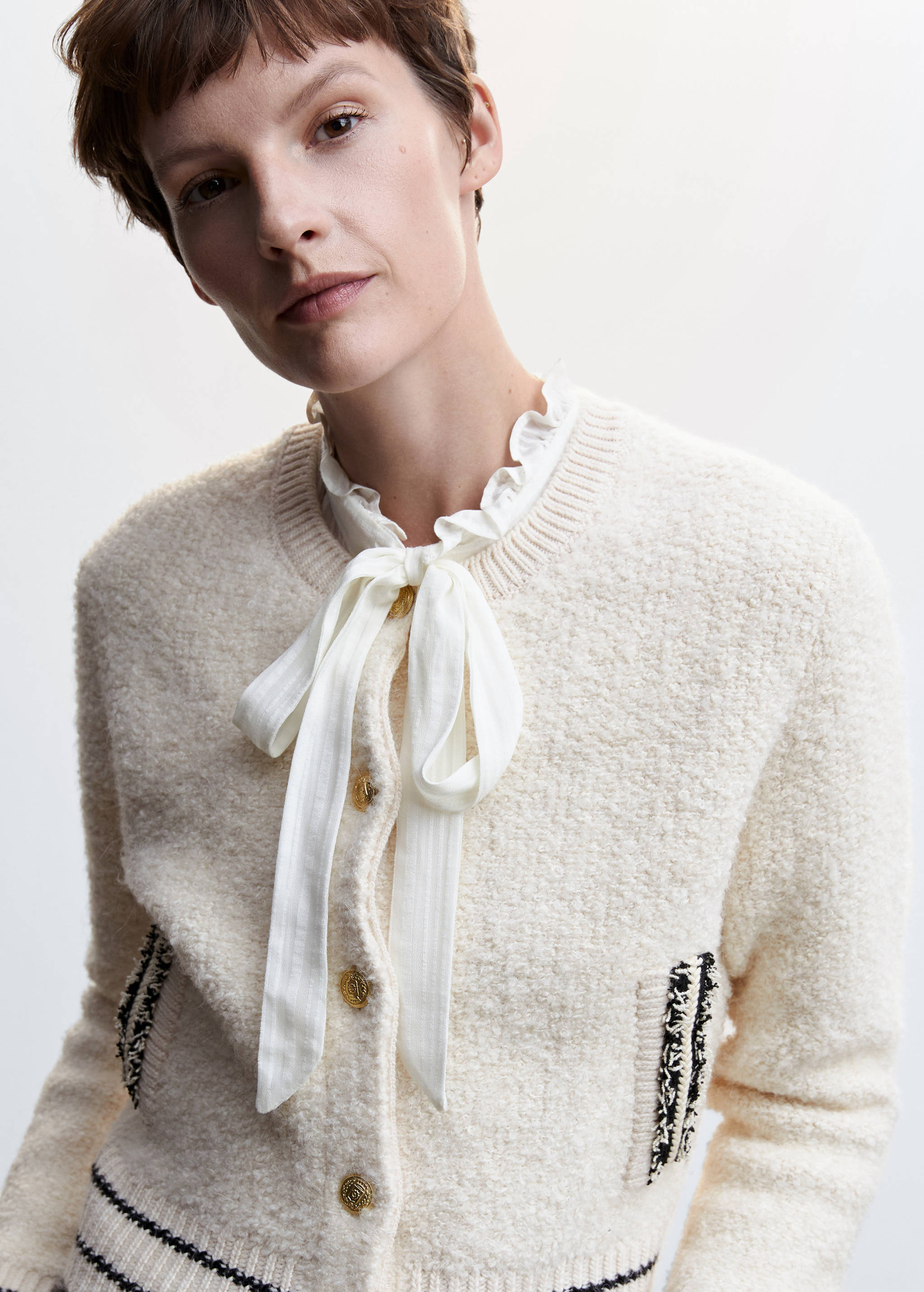 Strickcardigan mit Schmuckknöpfen - Detail des Artikels 1