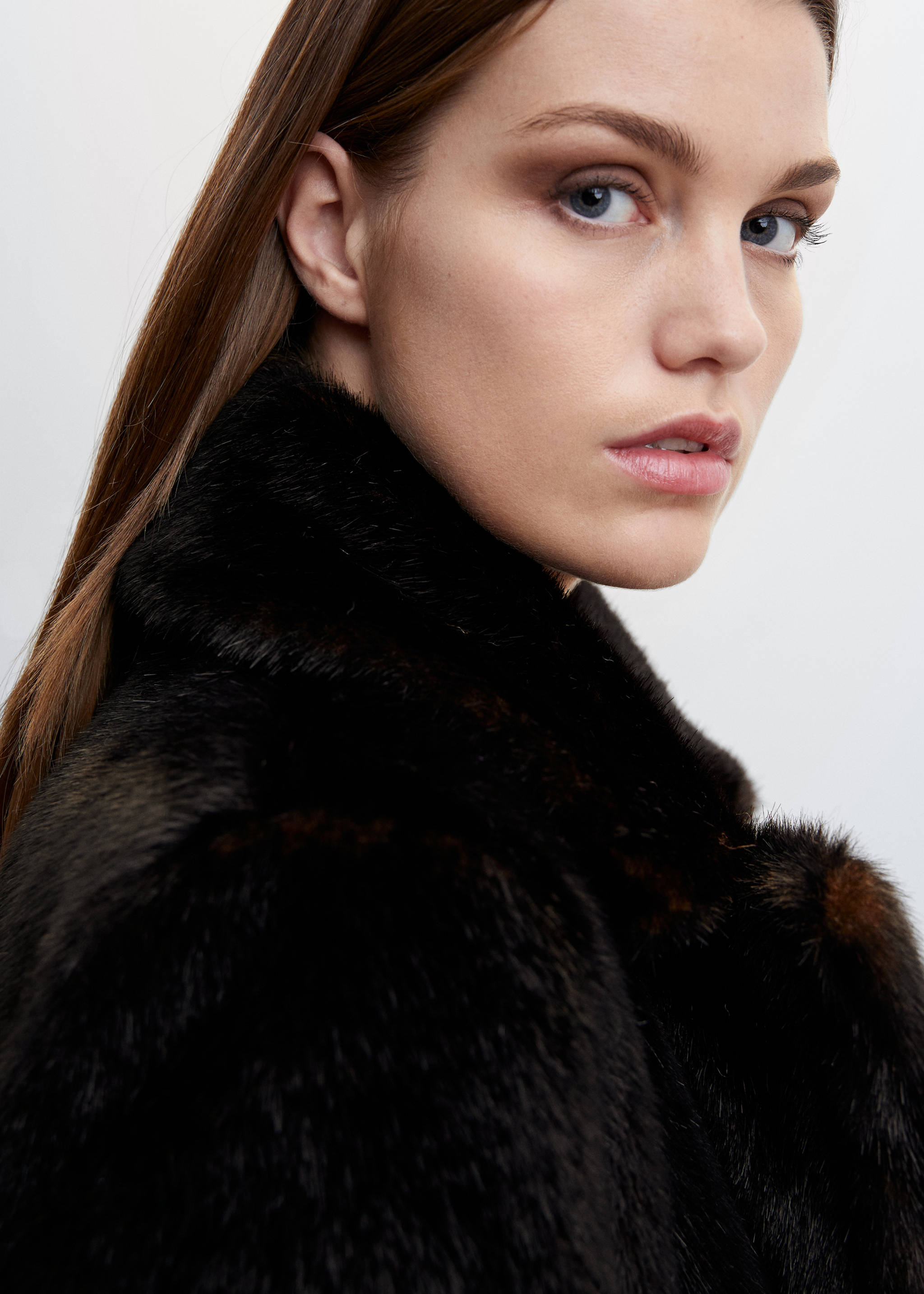 Fluffy long coat - Details of the article 1