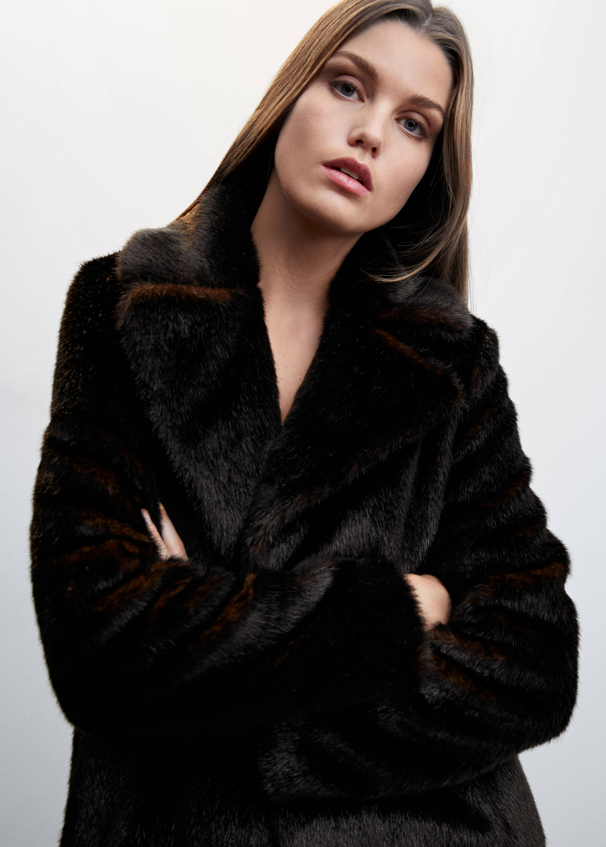 Fluffy long coat - Details of the article 6