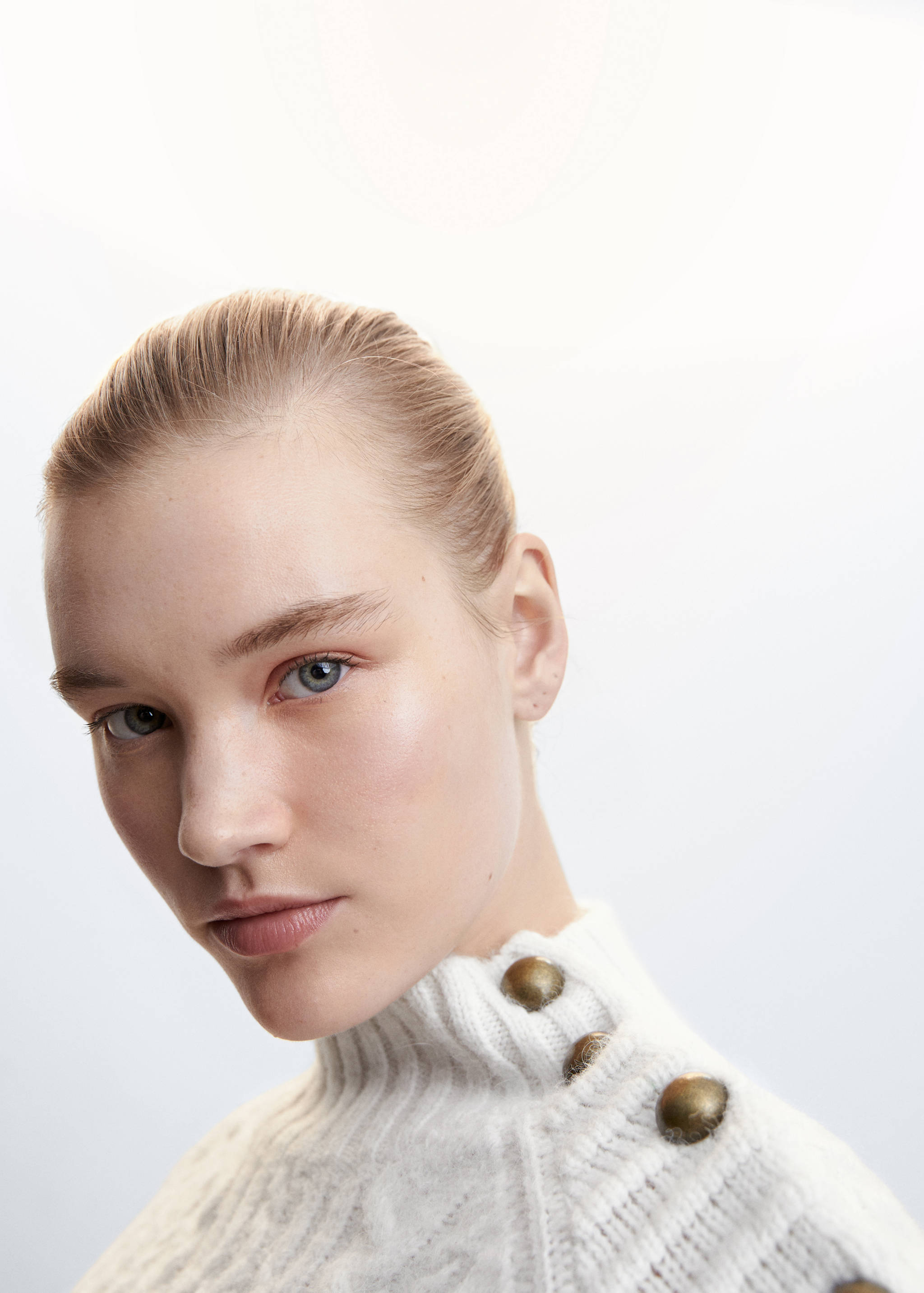 Geknöpfter Strickpullover mit Zopfmuster - Detail des Artikels 4