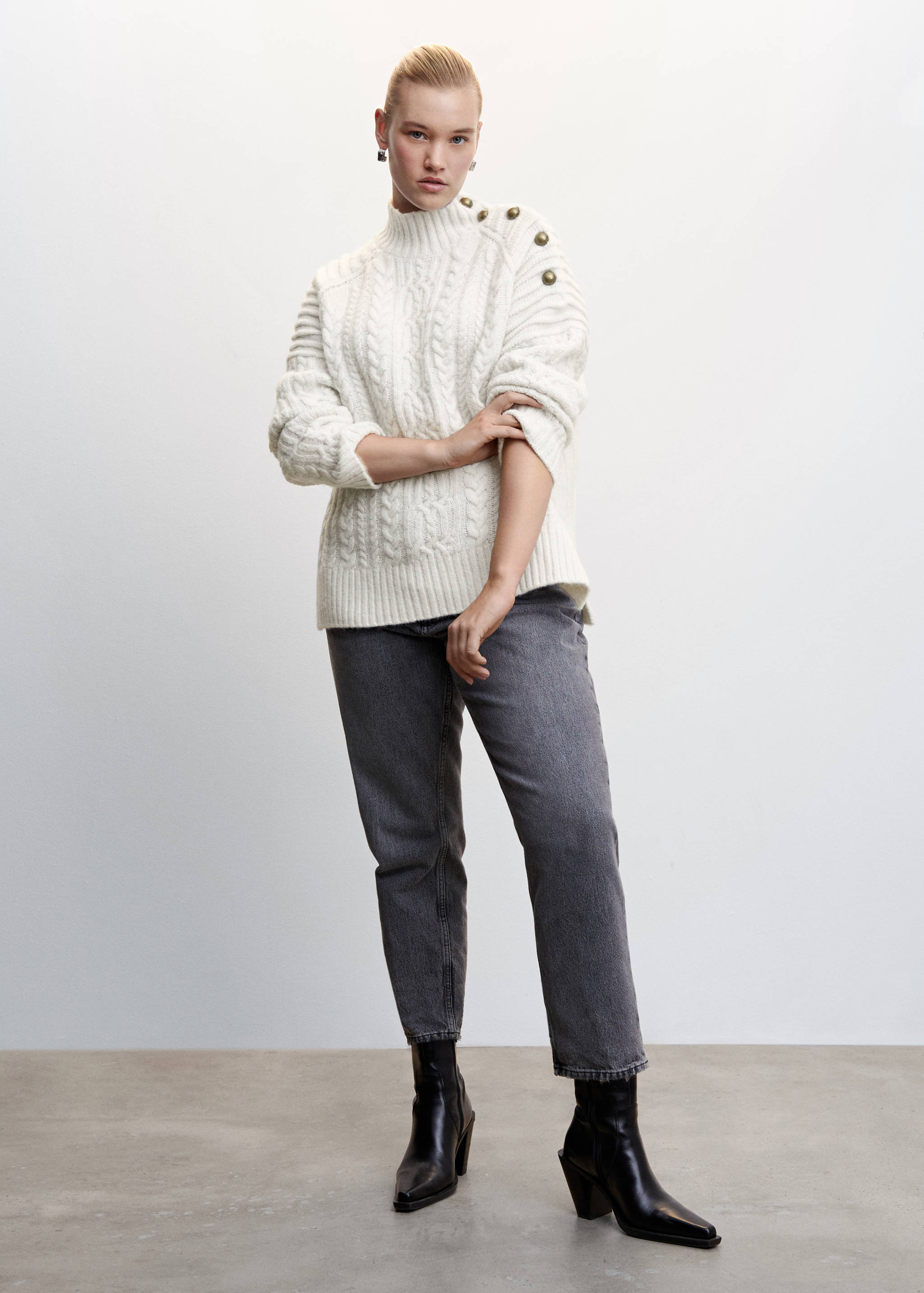 Geknöpfter Strickpullover mit Zopfmuster - Detail des Artikels 3